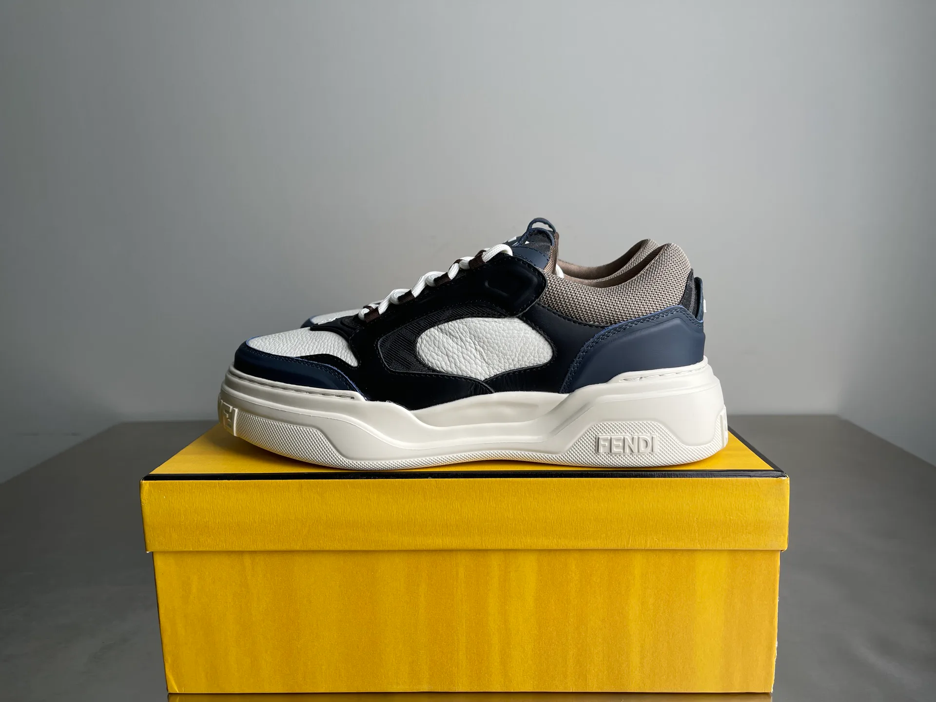 Кроссовки Мужские Fendi 9464407