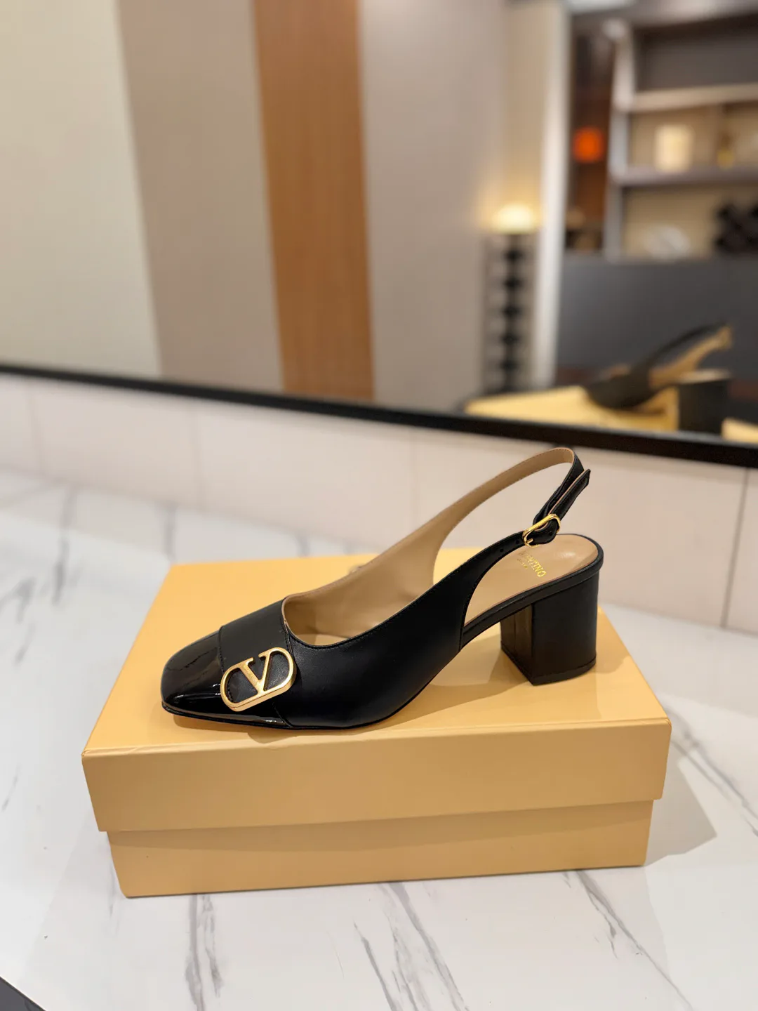 Босоножки Женские Valentino 18134906