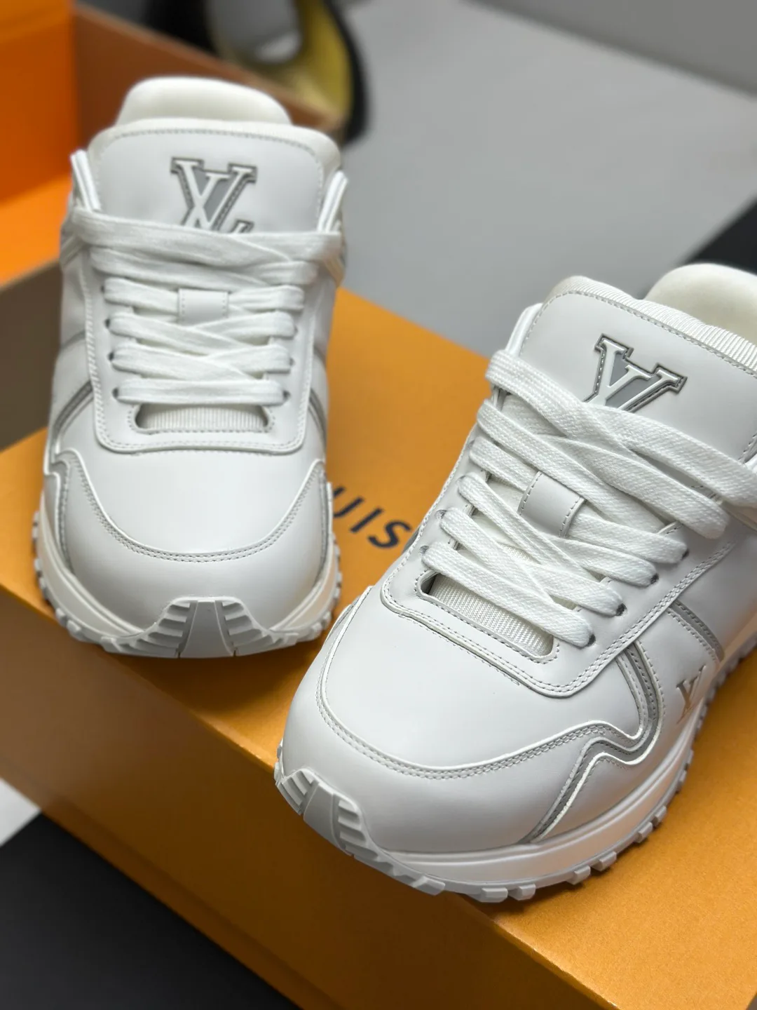 Кроссовки Женские Louis Vuitton 11073698