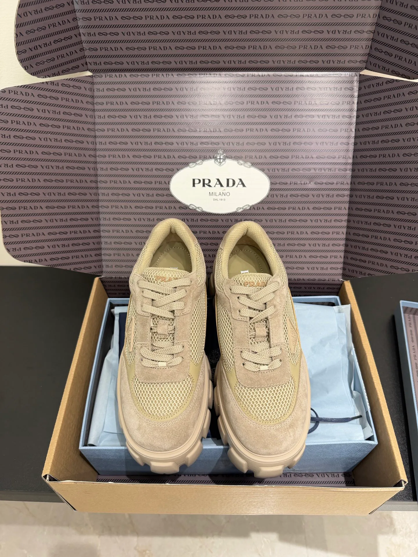 Кроссовки Женские Prada 18933601