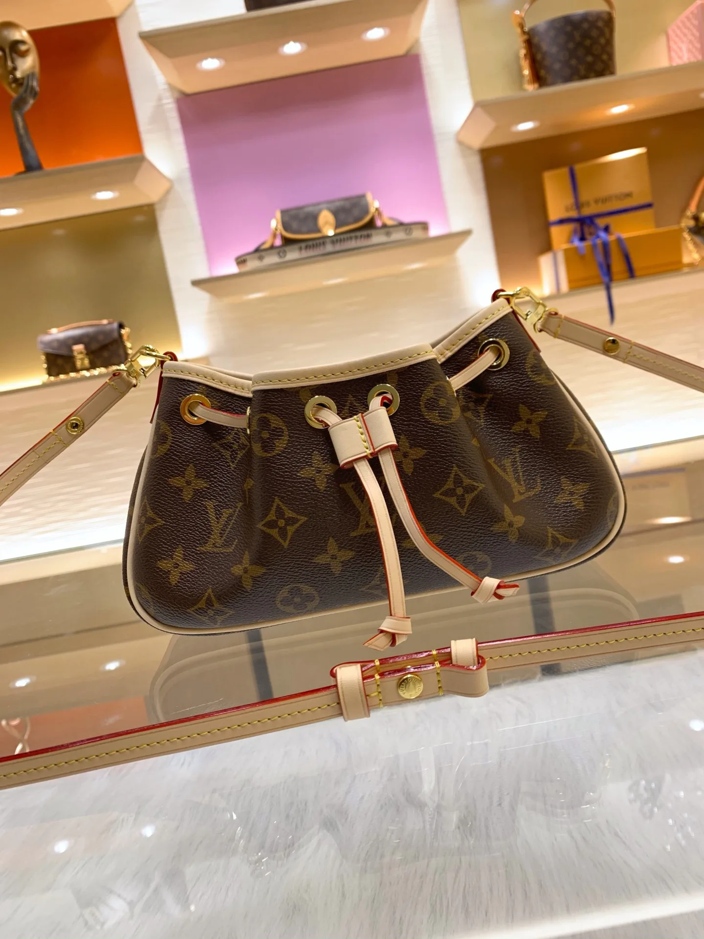 Классические Сумки Женские Louis Vuitton 17303176