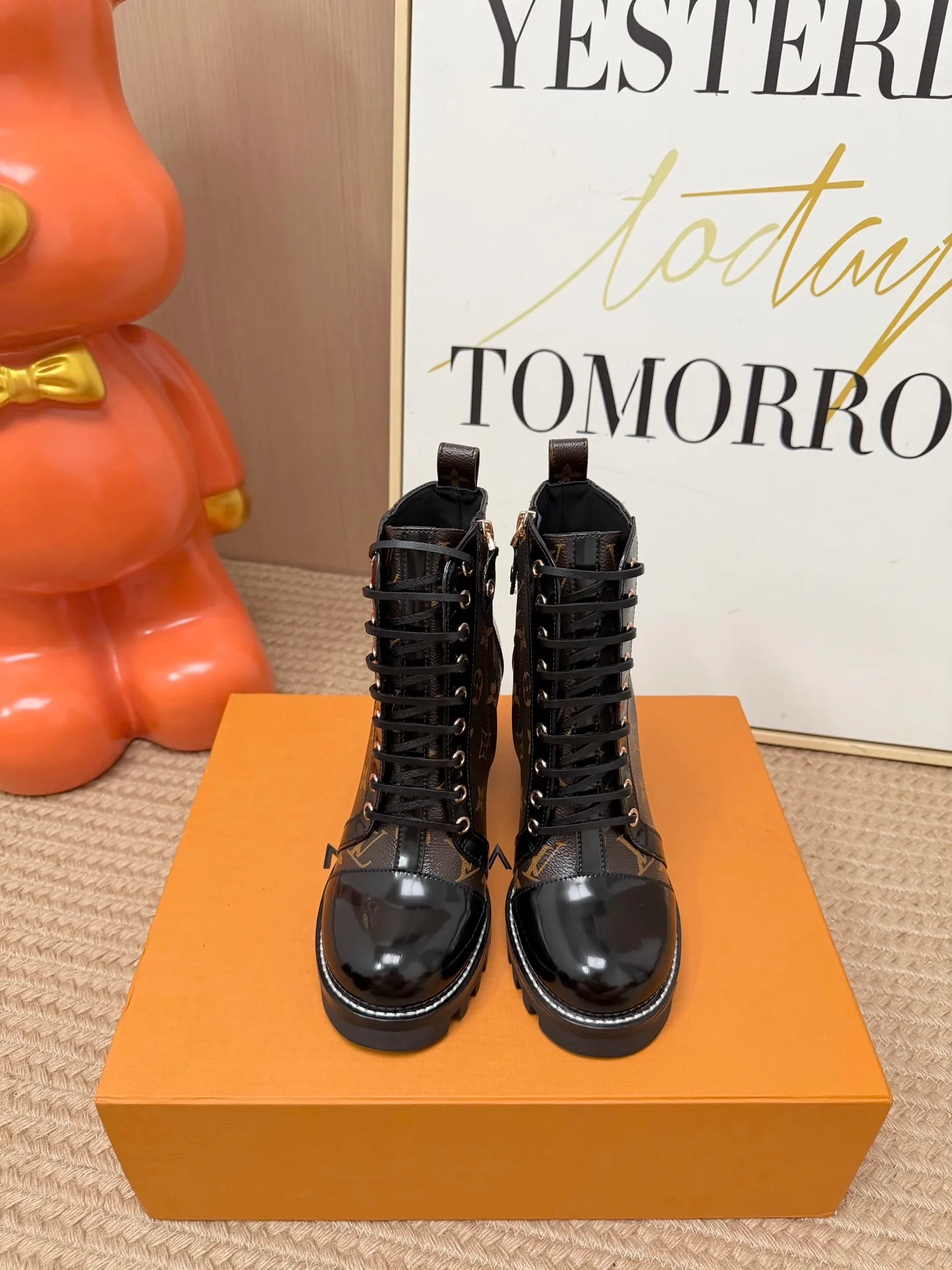 Ботинки Женские Louis Vuitton 18843855