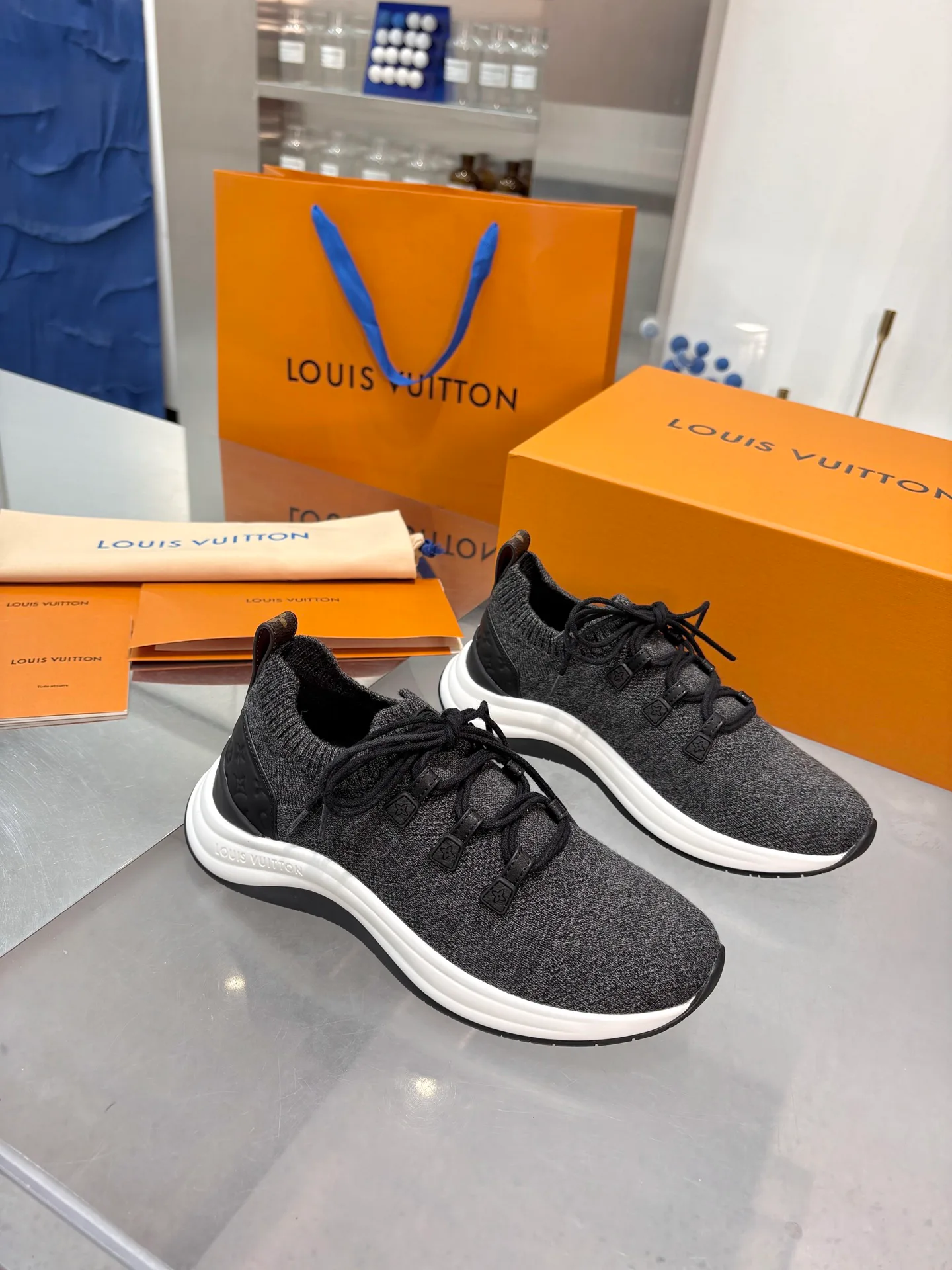 Кроссовки Женские Louis Vuitton 18055130