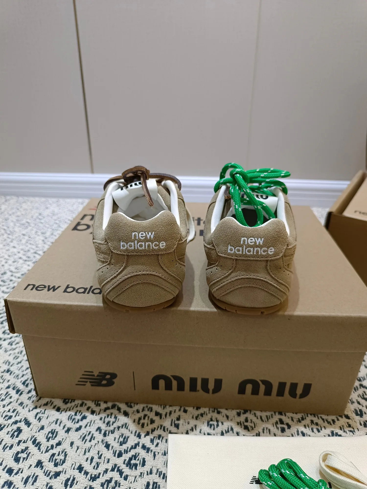 Кроссовки Женские Miu Miu 7399604