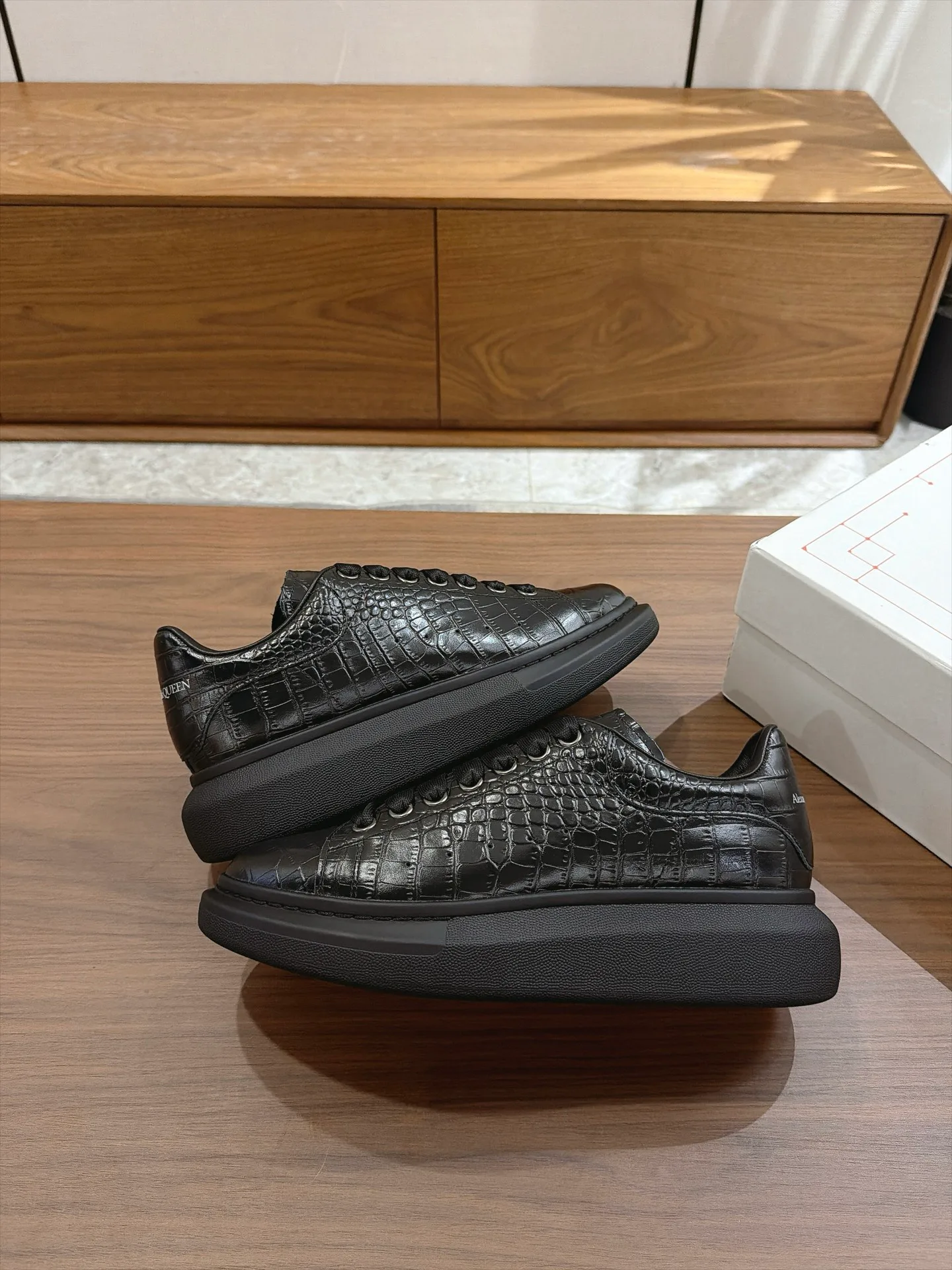 Кроссовки Женские Alexander Mcqueen 18159798