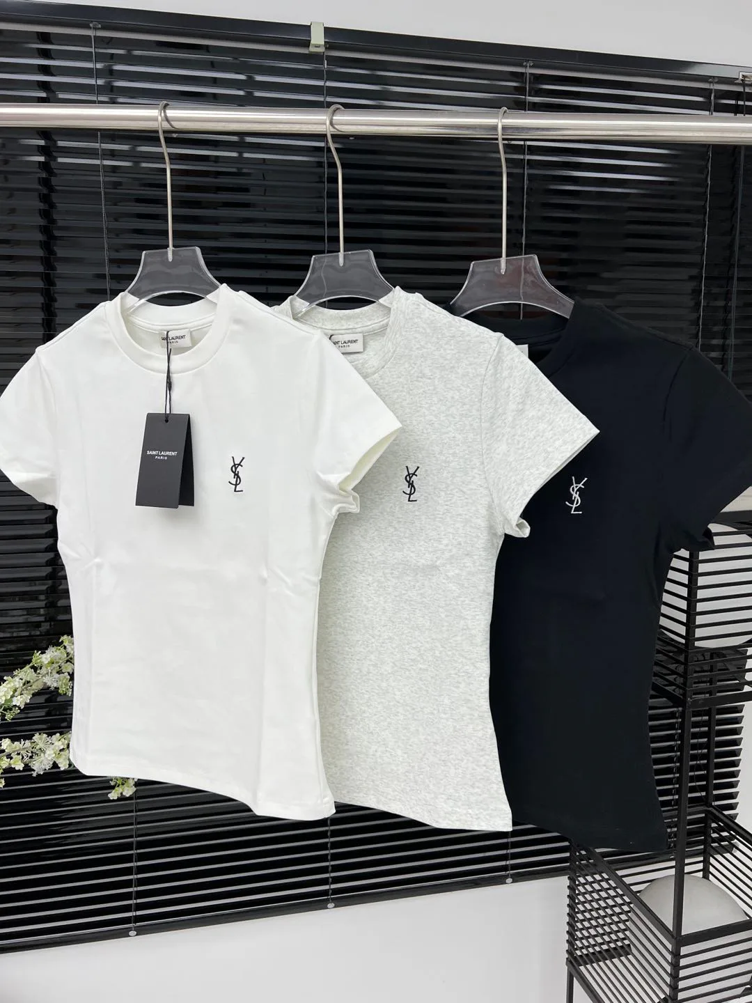 Футболки Женские Saint Laurent 19969592