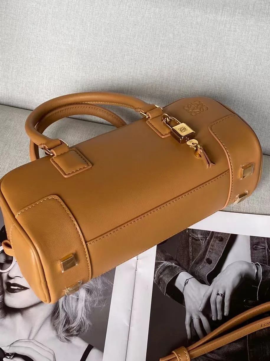 Классические Сумки Женские Loewe 1889778