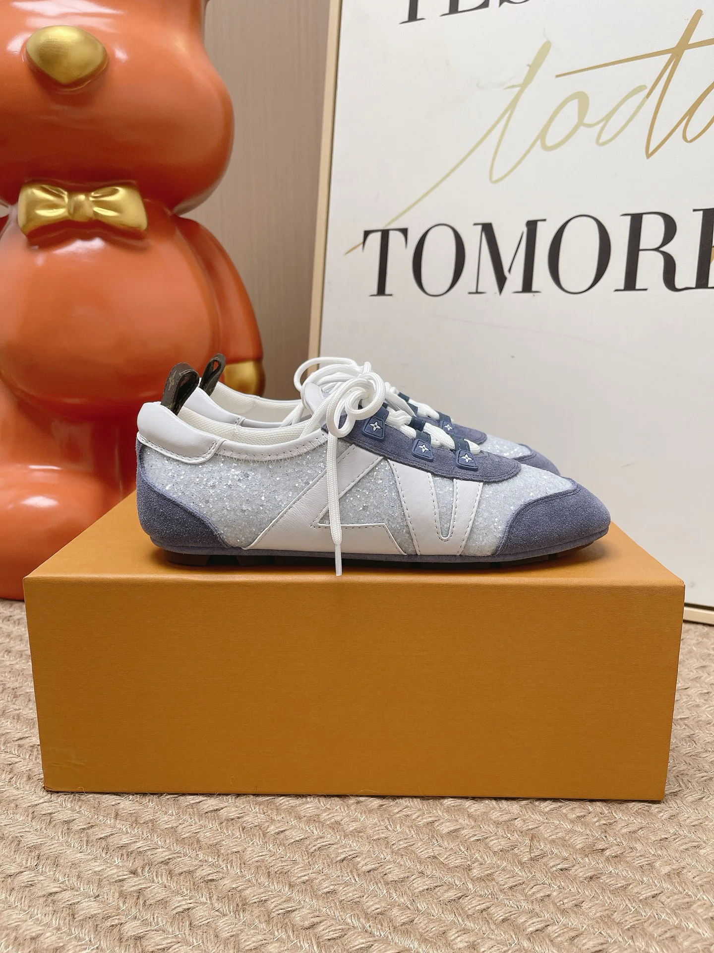 Кроссовки Женские Louis Vuitton 17449400