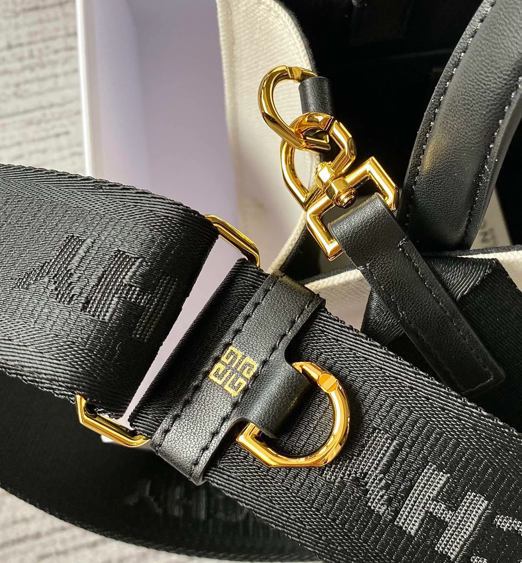 Сумки На Ремне Женские Givenchy 445202