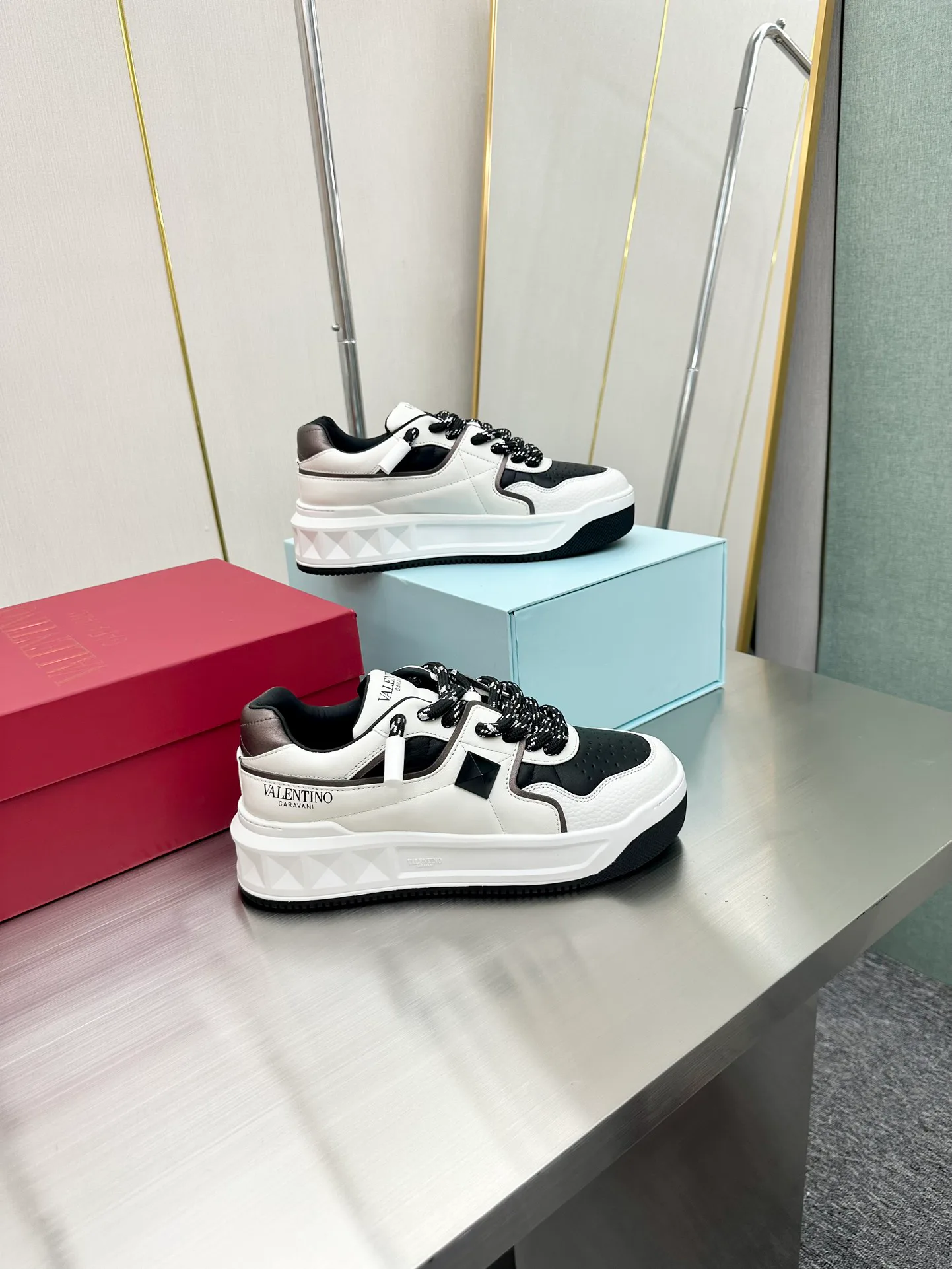 Кроссовки Женские Valentino 17955024