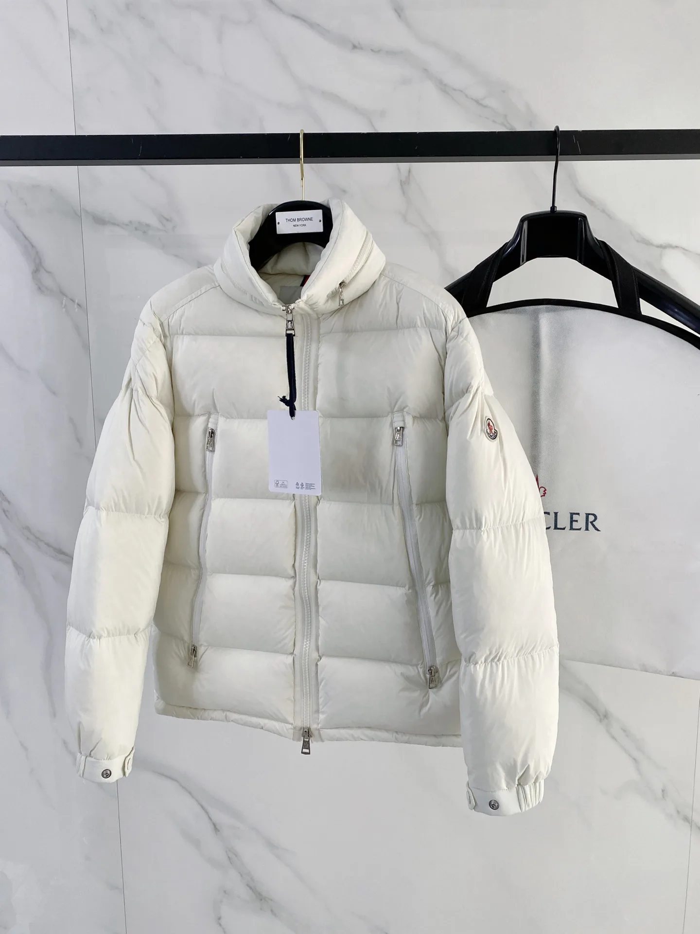 Куртки И Пуховики Мужские Moncler 382020