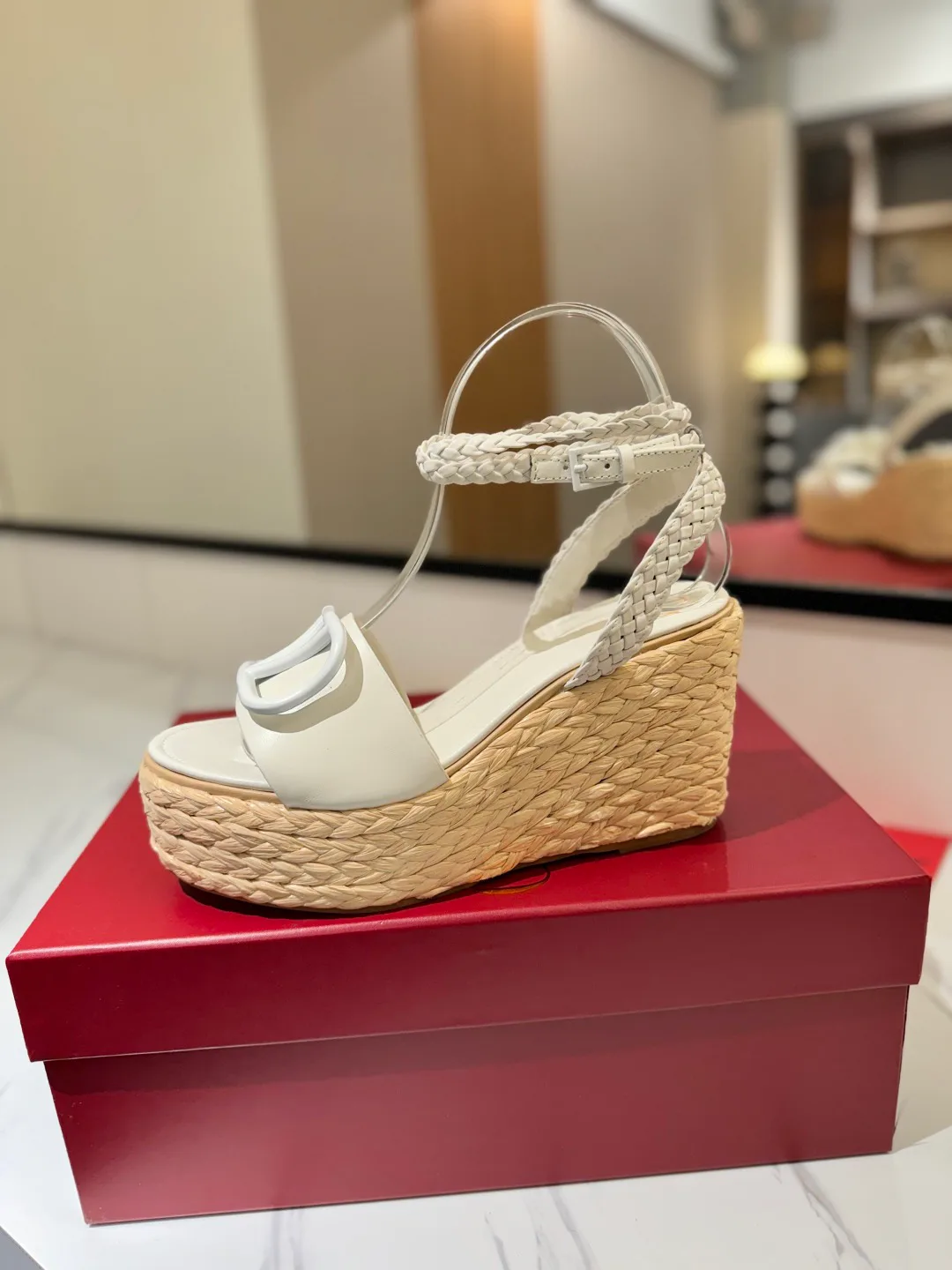 Босоножки Женские Valentino 17946624