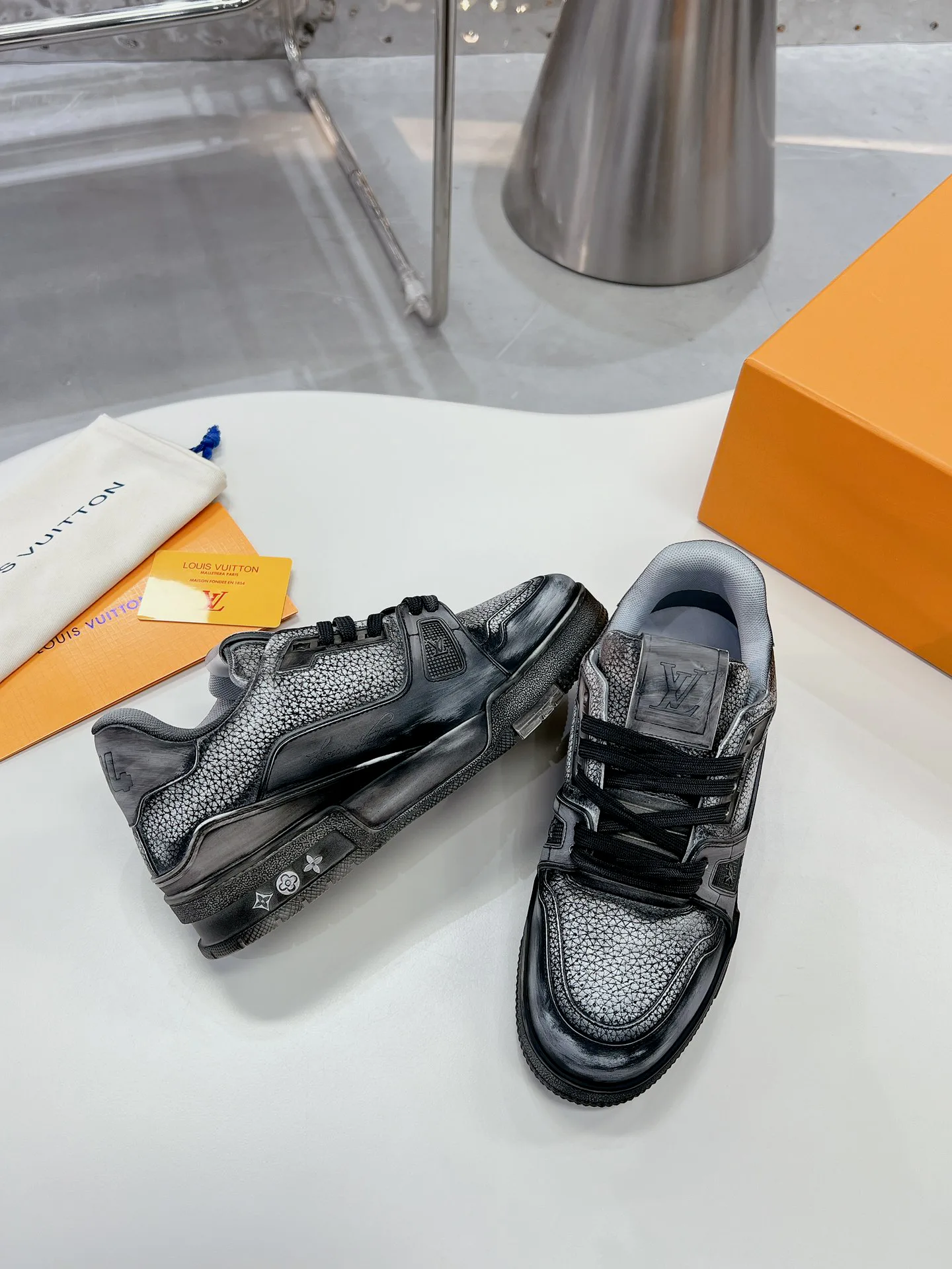 Кроссовки Женские Louis Vuitton 11778710