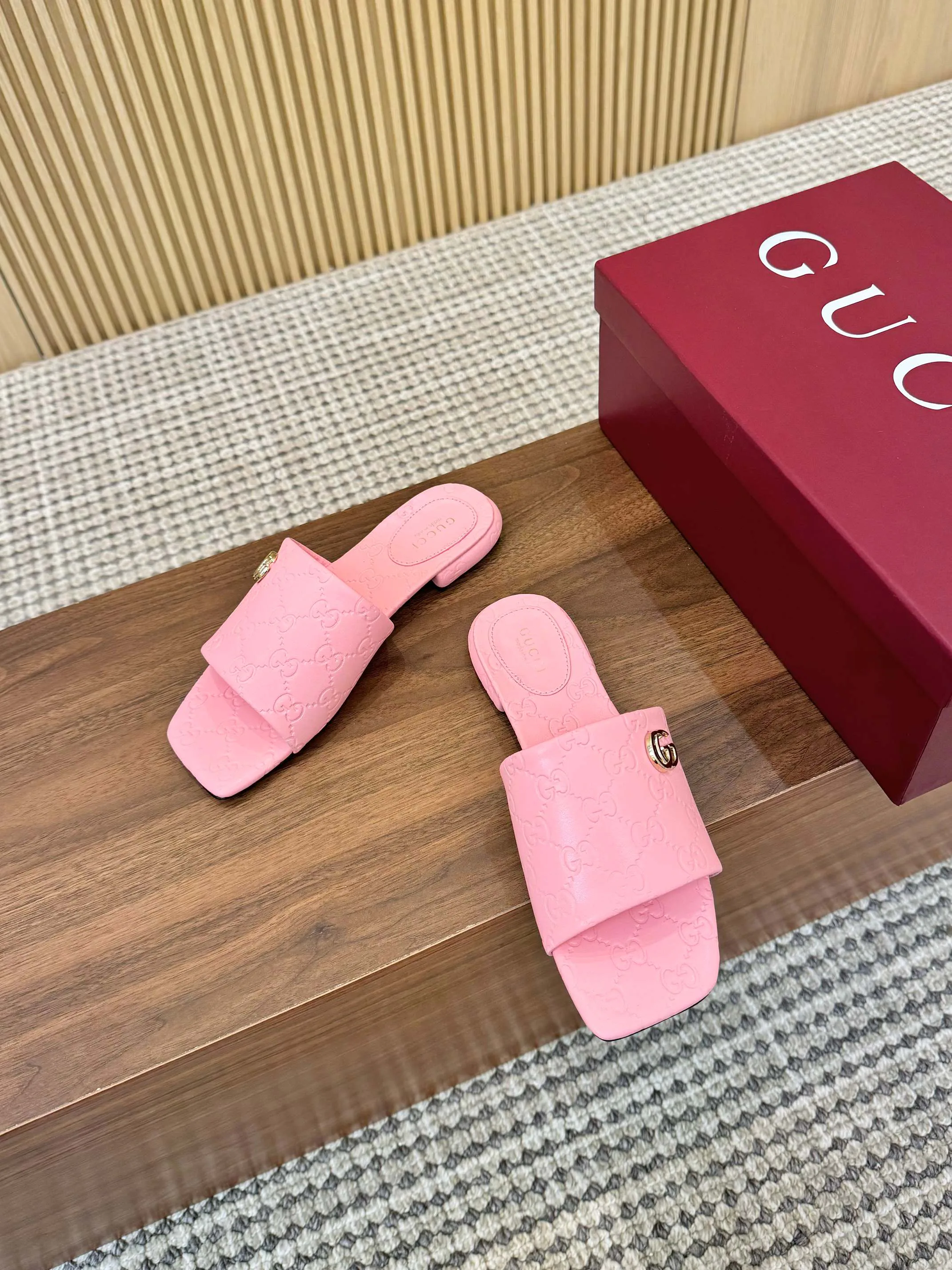 Шлепанцы Женские Gucci 11890946