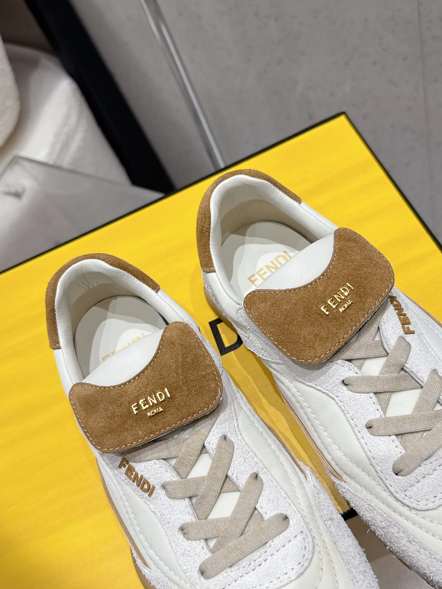 Кроссовки Женские Fendi 13078813