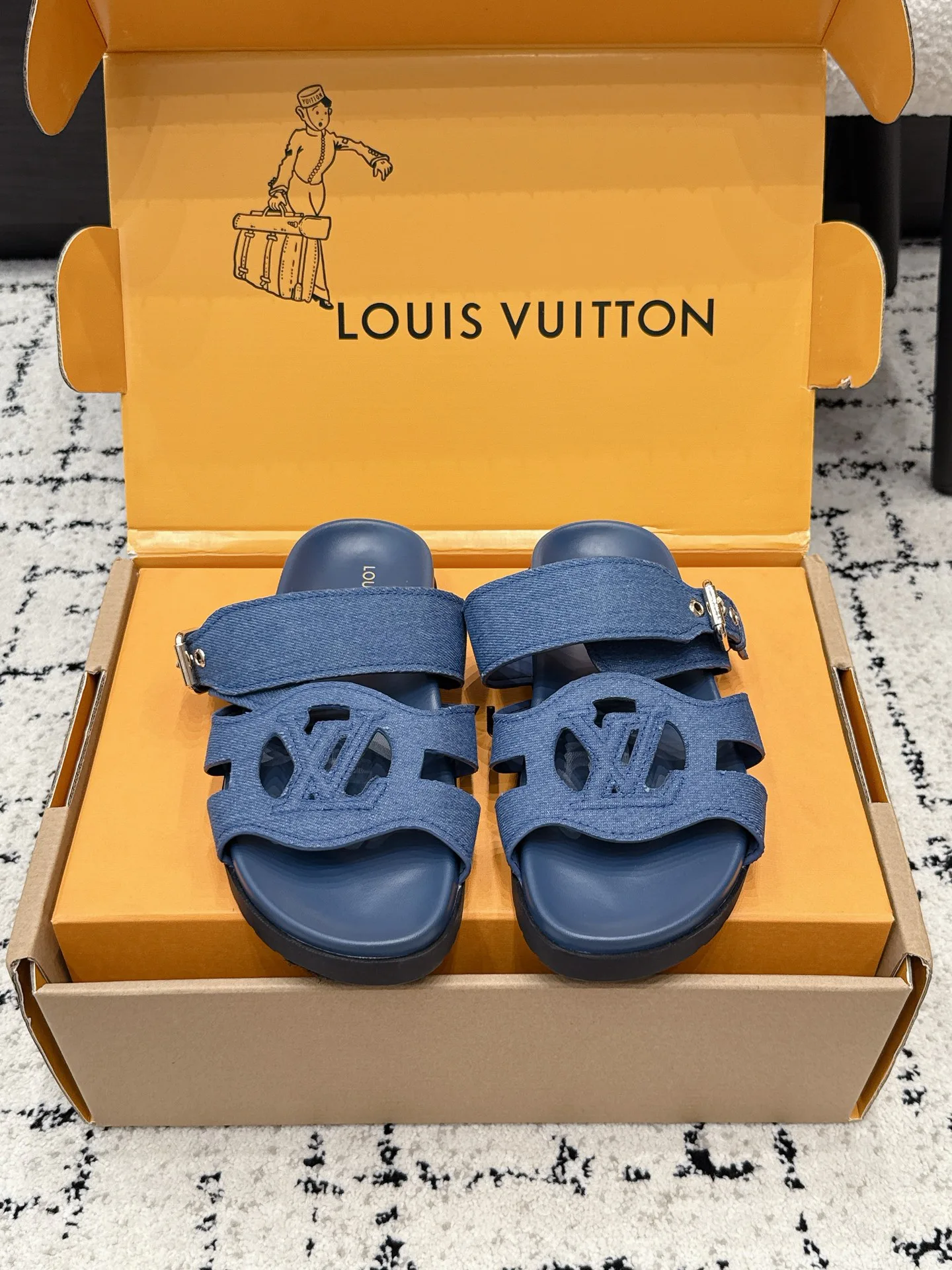 Шлепанцы Женские Louis Vuitton 17522792