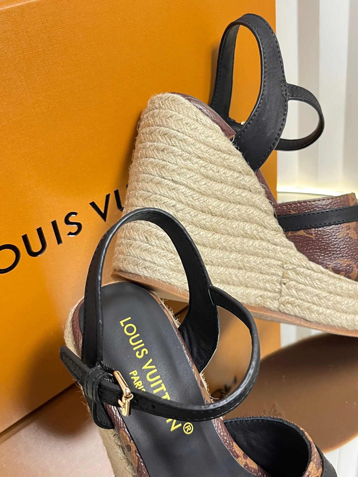 Босоножки Женские Louis Vuitton 11886751