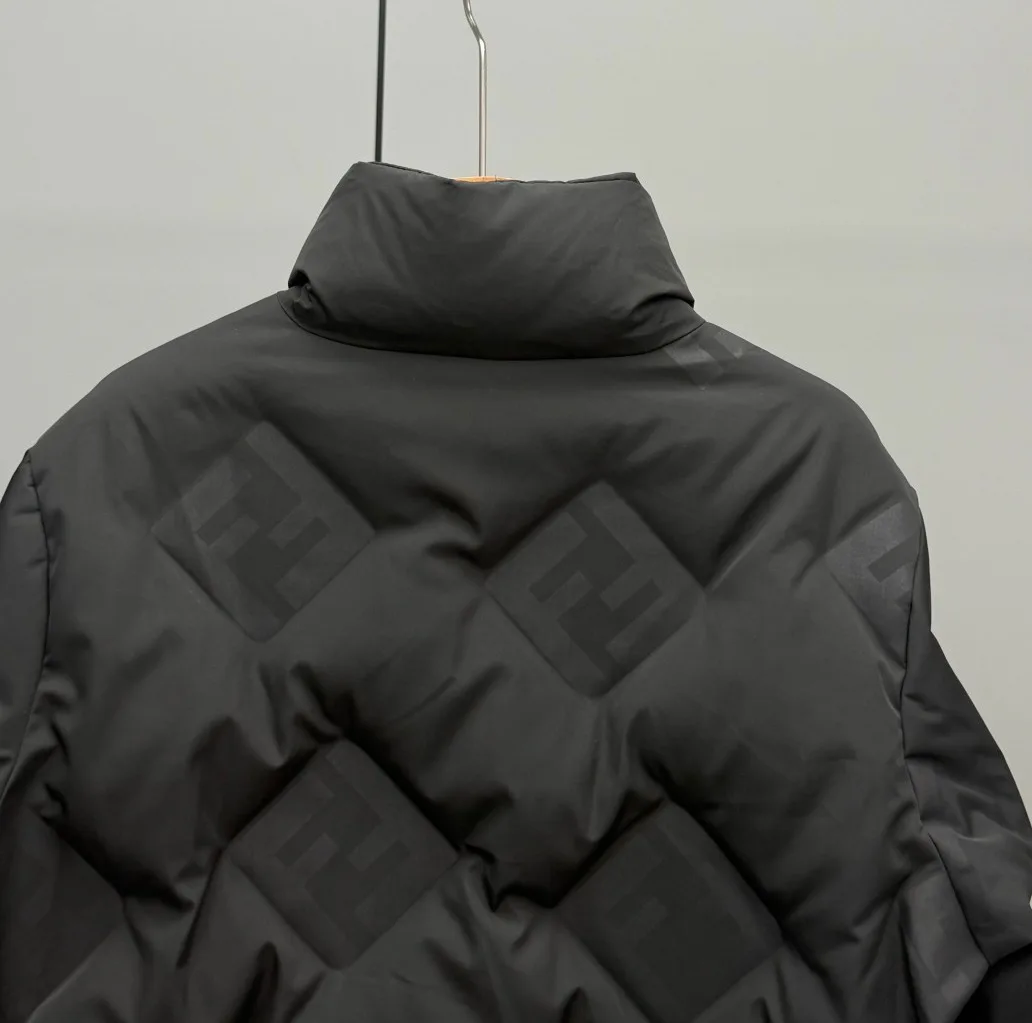 Куртки И Пуховики Женские Fendi 18106479