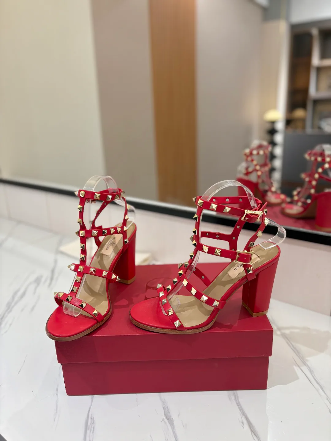 Босоножки Женские Valentino 11683080