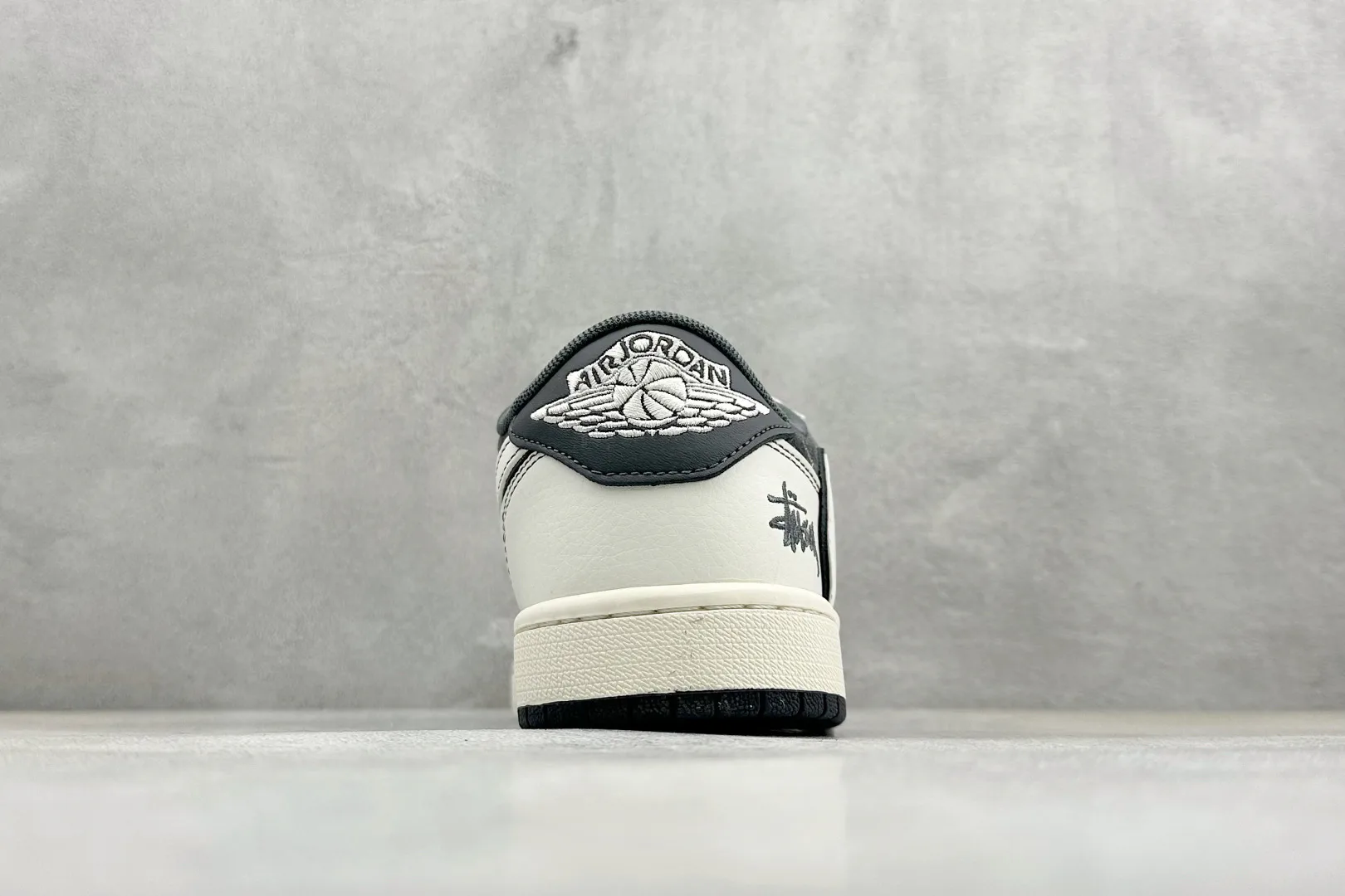 Кроссовки Женские Air Jordan 455920