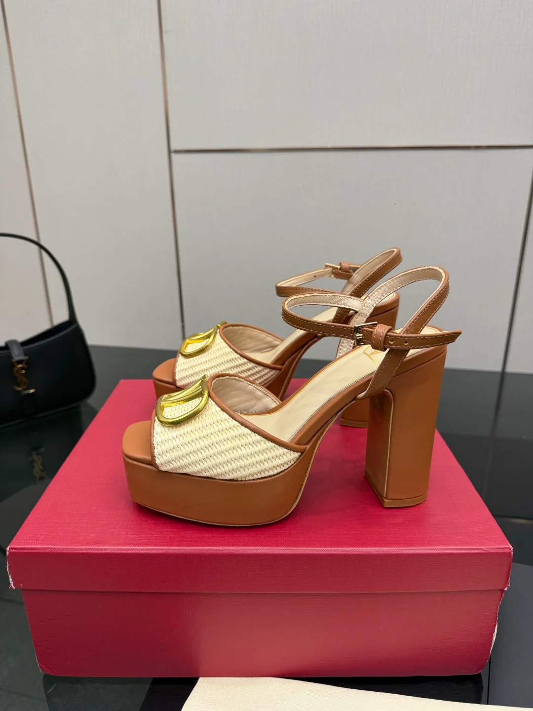 Босоножки Женские Valentino 13241318