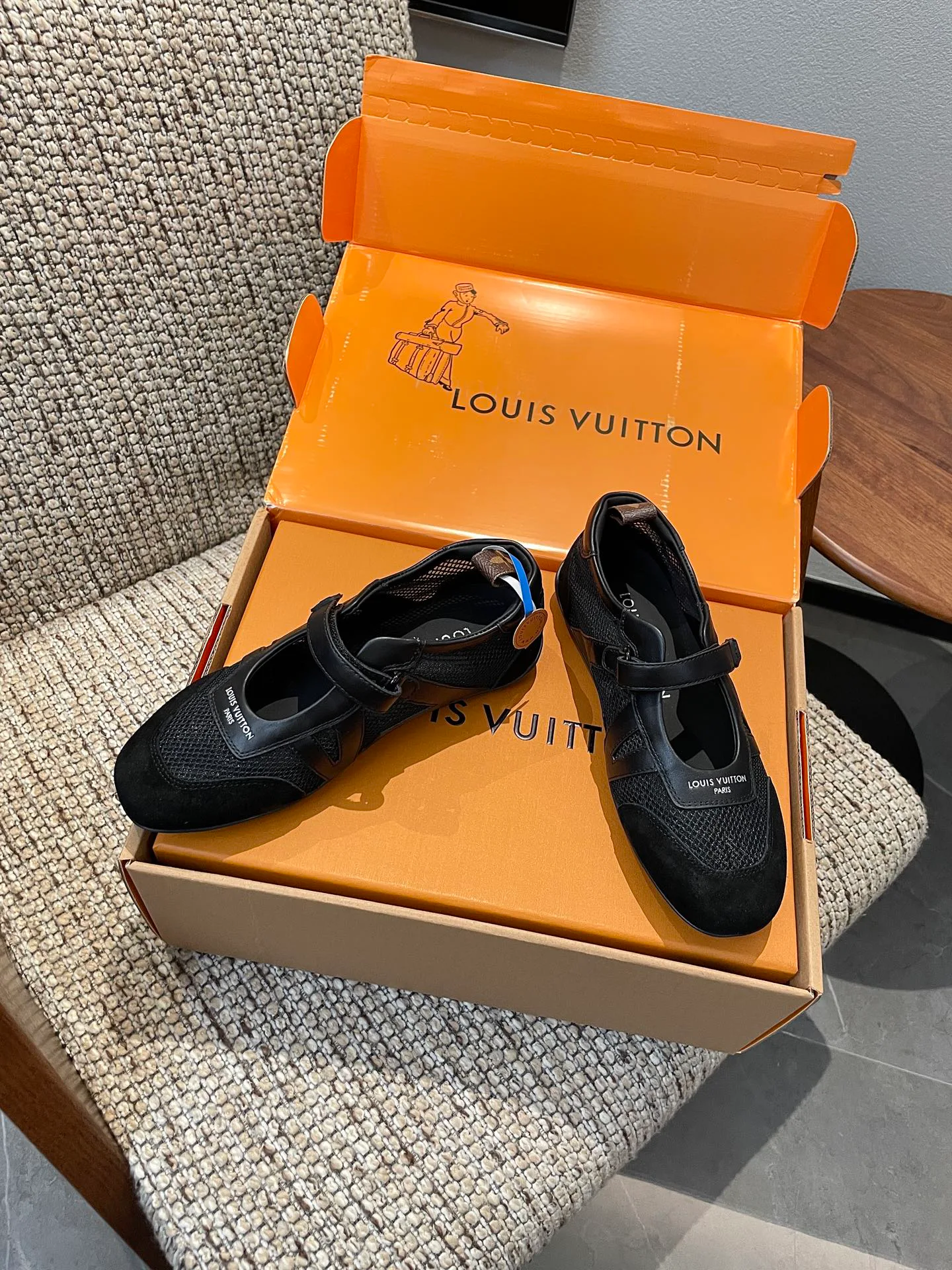 Кроссовки Женские Louis Vuitton 18209167