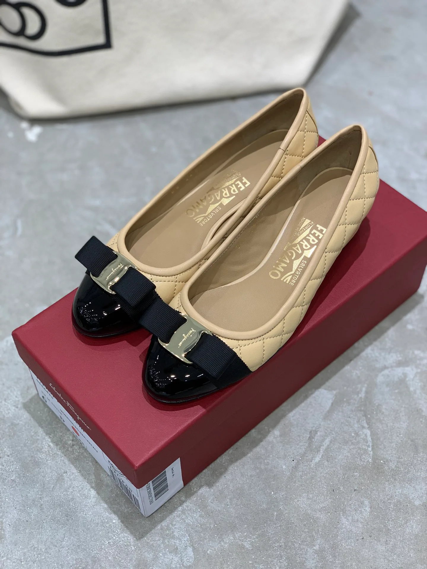 Балетки Женские Salvatore Ferragamo 17642549