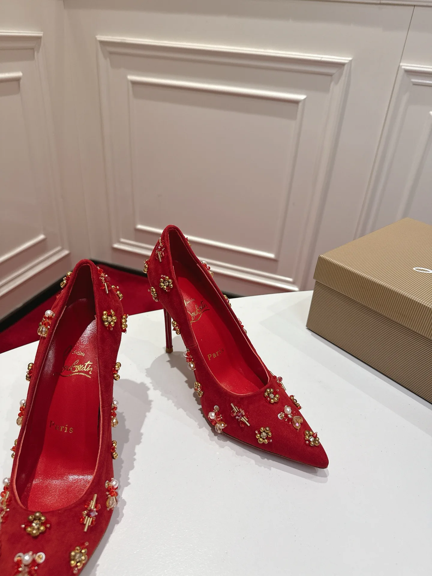 Туфли Женские Christian Louboutin 17057835