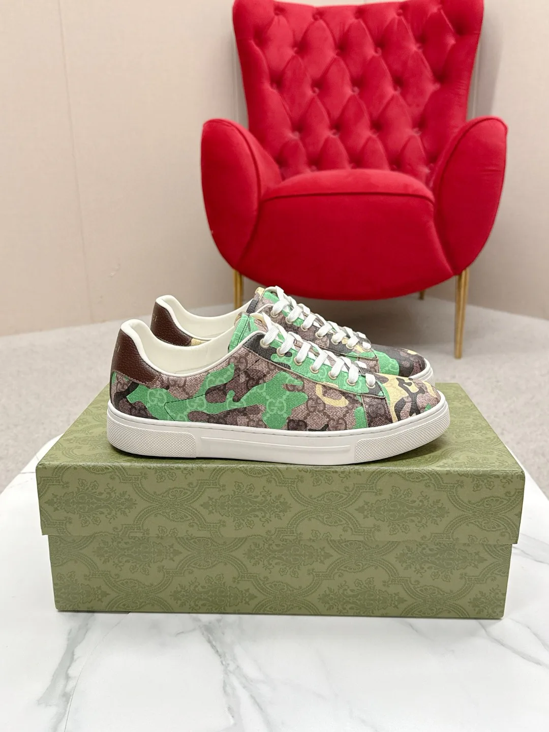 Кроссовки Женские Gucci 17620477