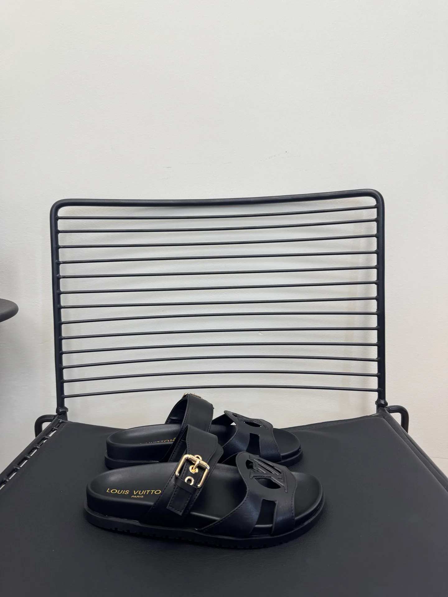 Шлепанцы Женские Louis Vuitton 11228821