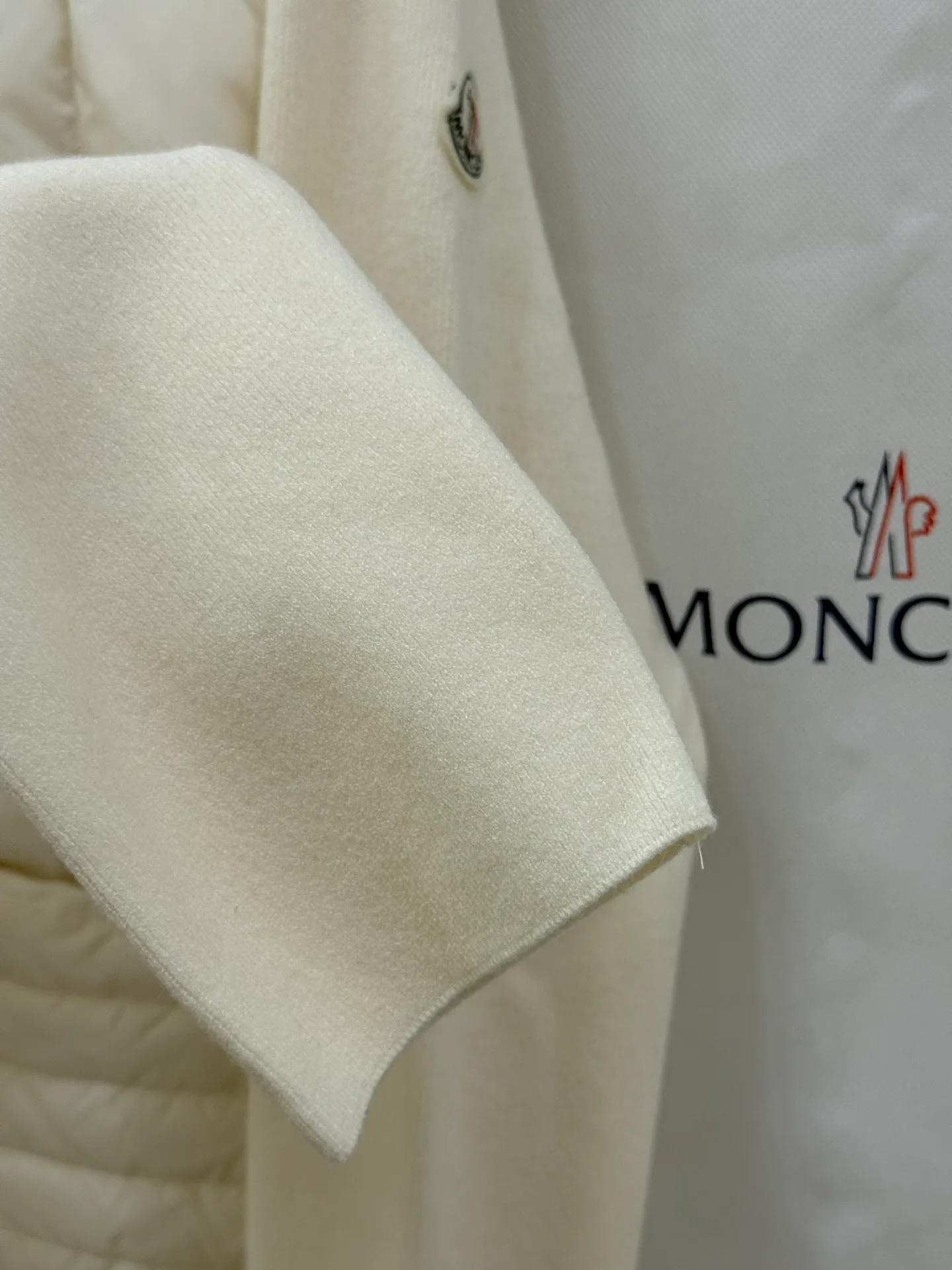 Куртки И Пуховики Женские Moncler 18825208