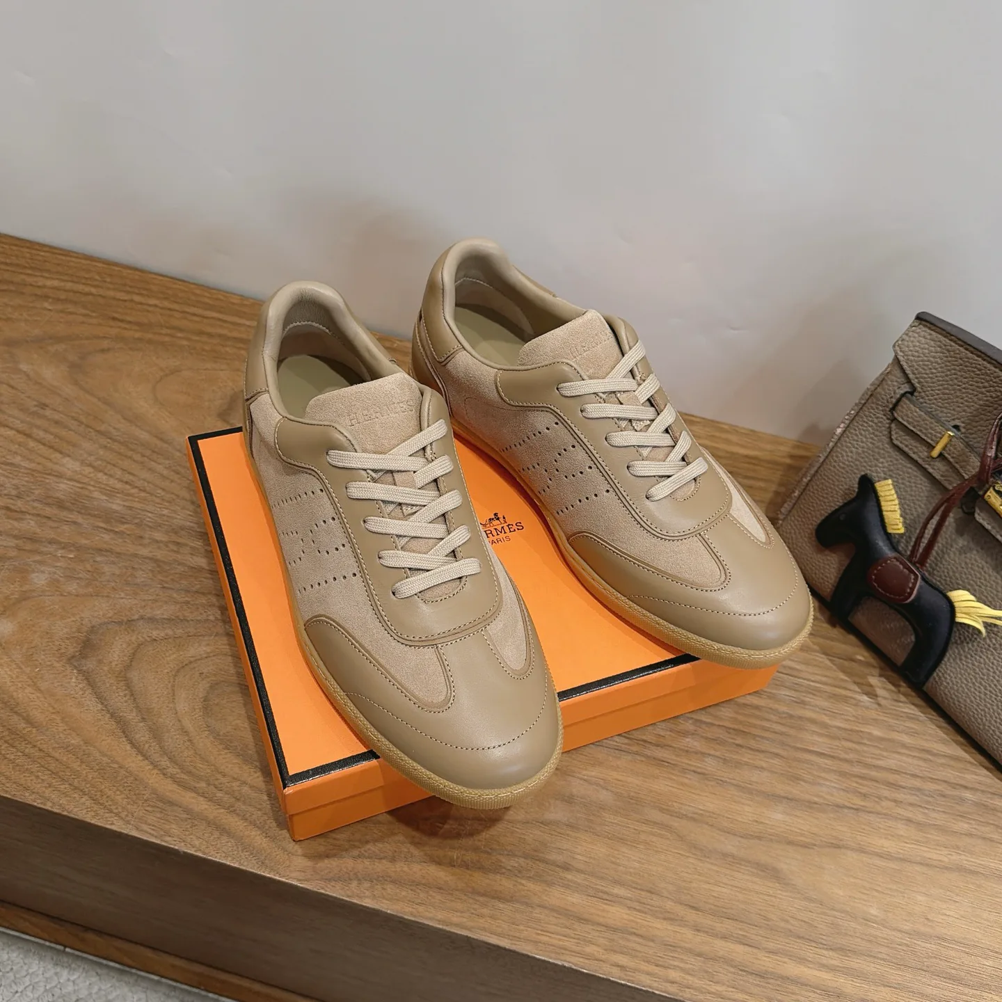 Кроссовки Женские Hermes 18230936
