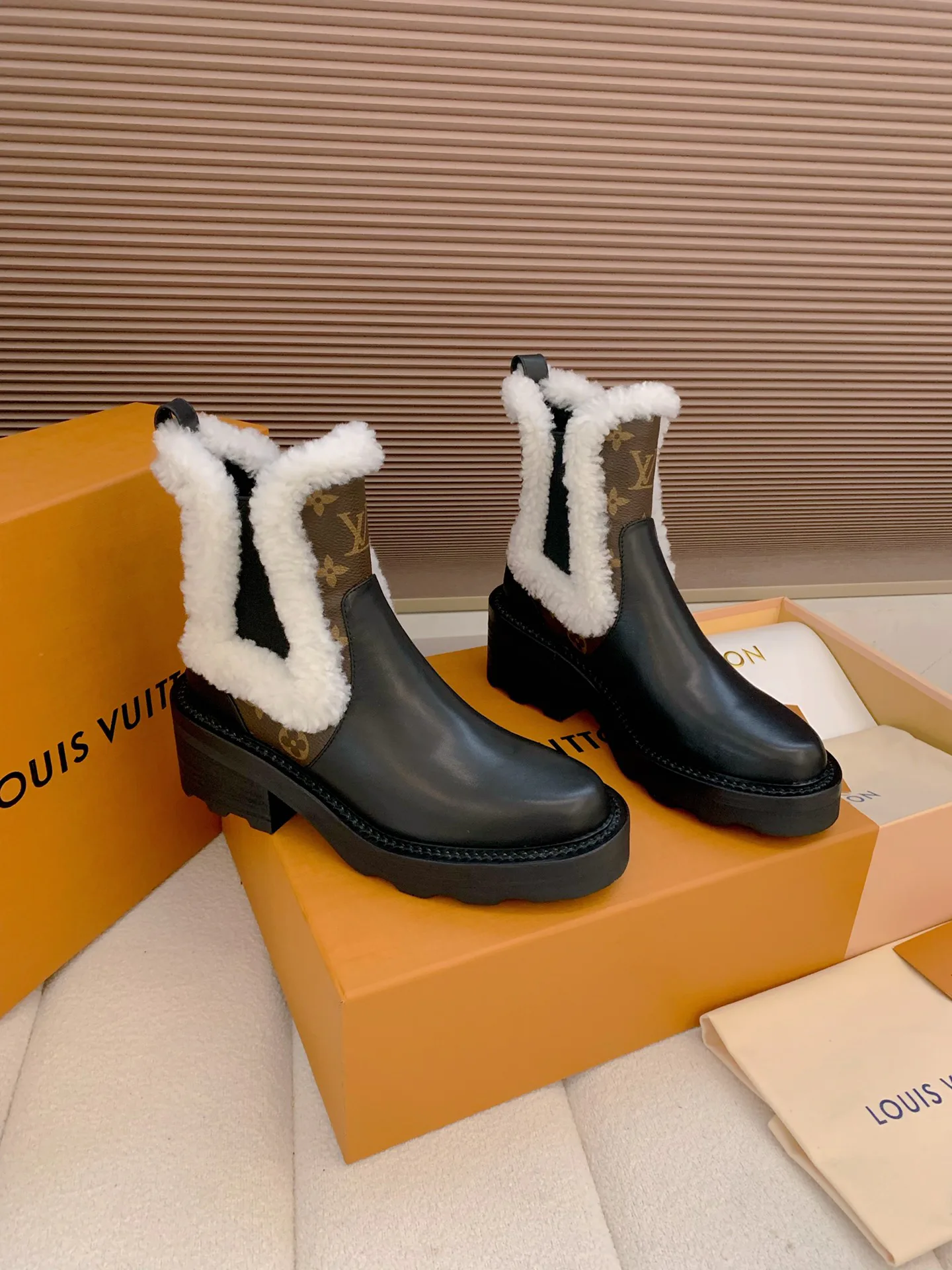Ботинки Женские Louis Vuitton 18703274