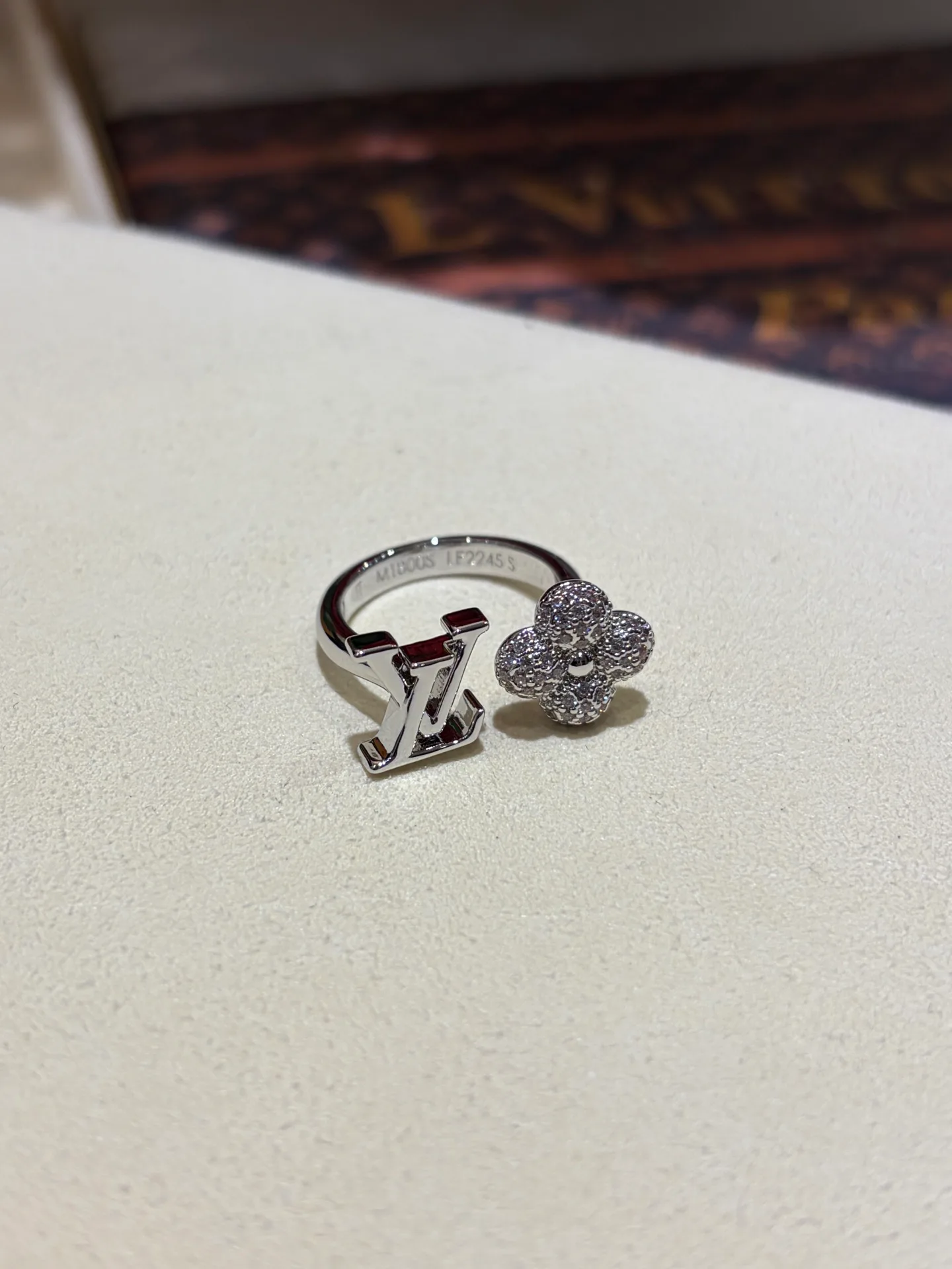 Бижутерия Louis Vuitton 360415