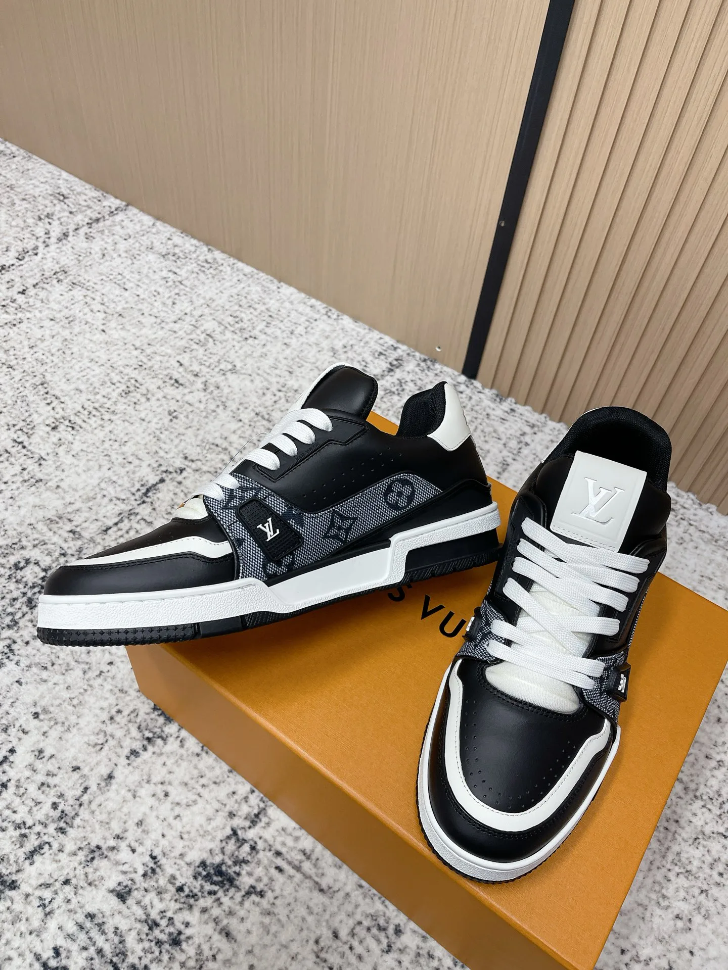 Кроссовки Женские Louis Vuitton 671689