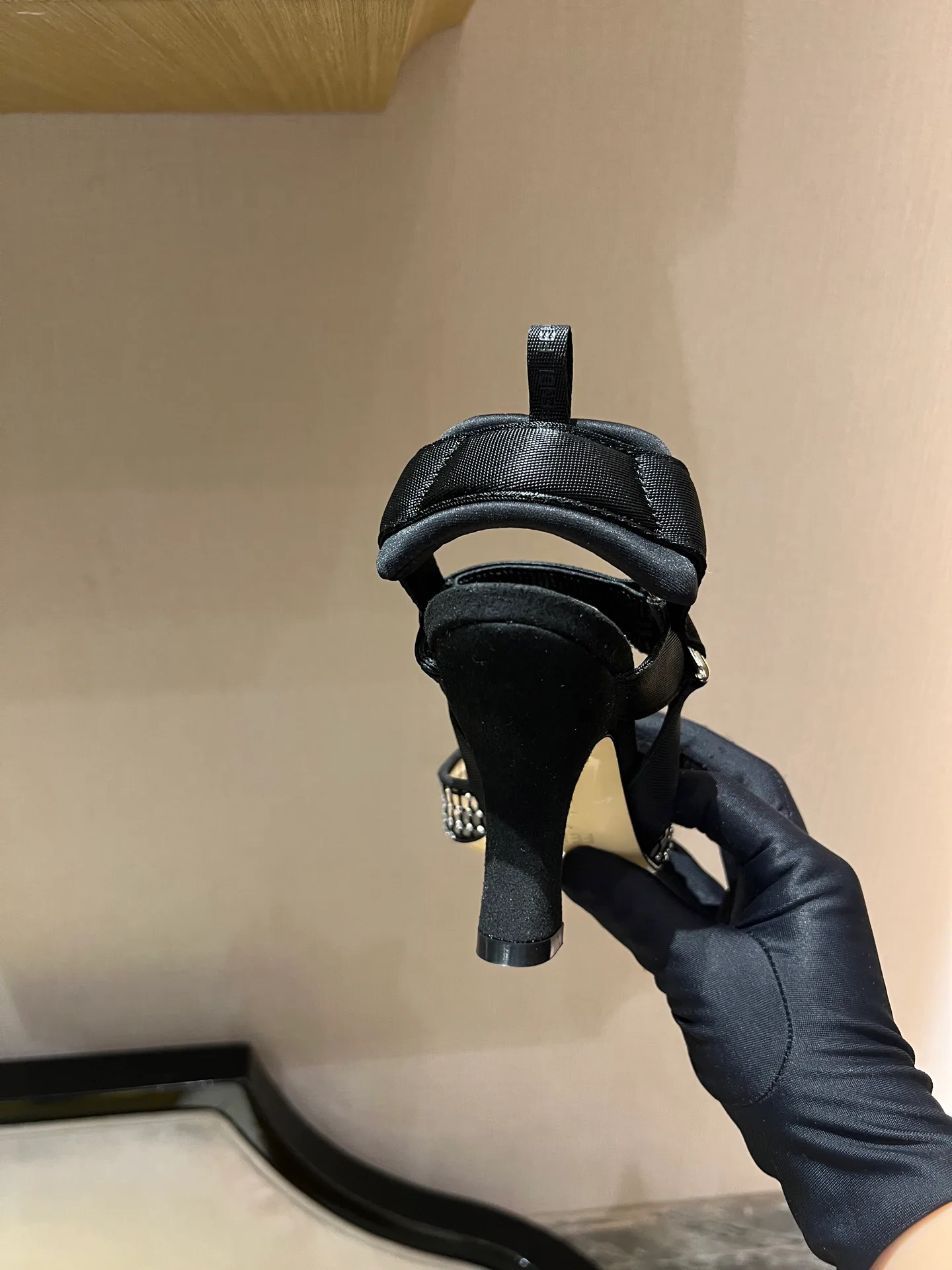Босоножки Женские Fendi 19352421