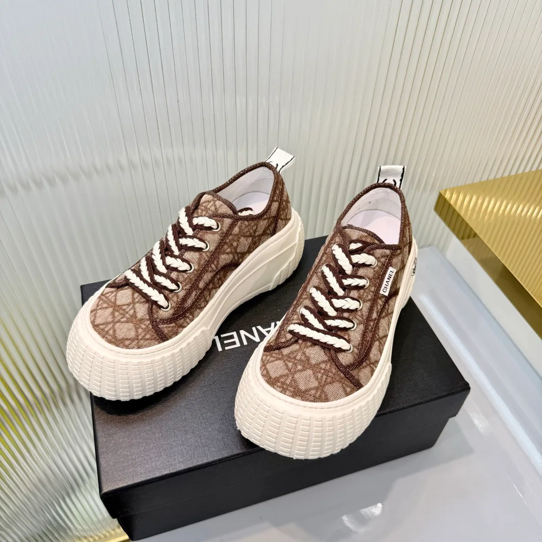 Кроссовки Женские Chanel 18366992