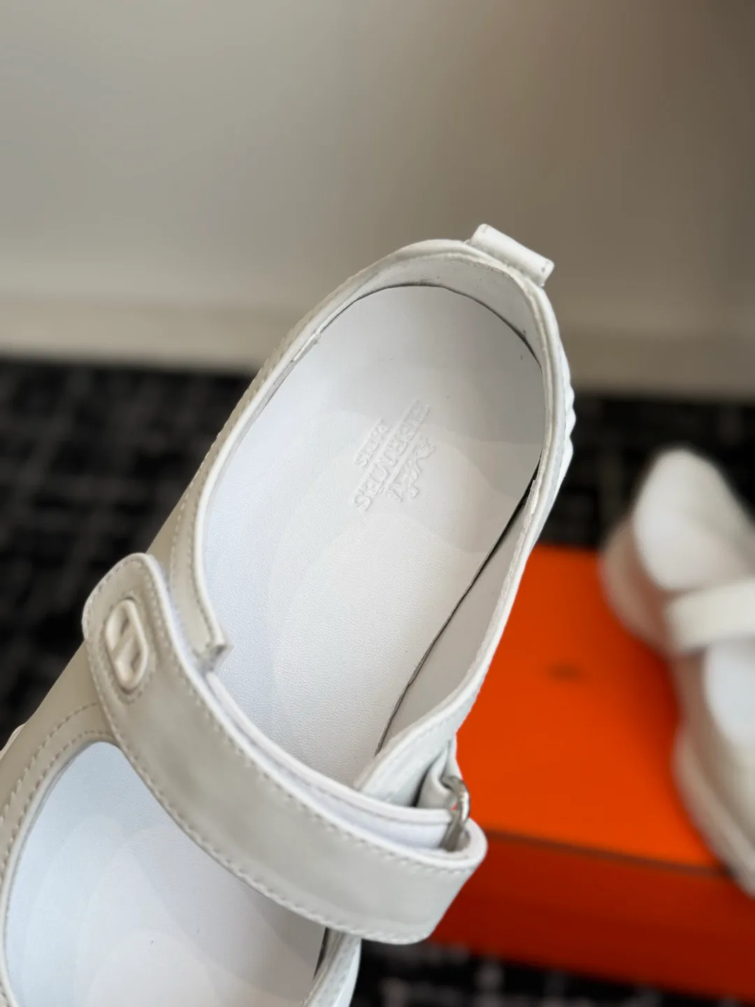 Кроссовки Женские Hermes 18610759