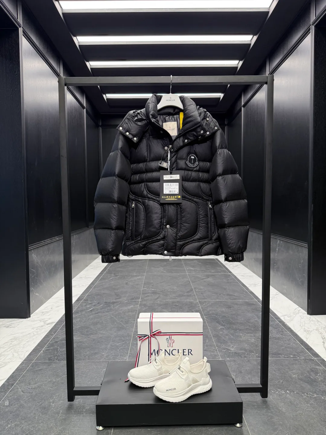 Куртки И Пуховики Женские Moncler 18007707