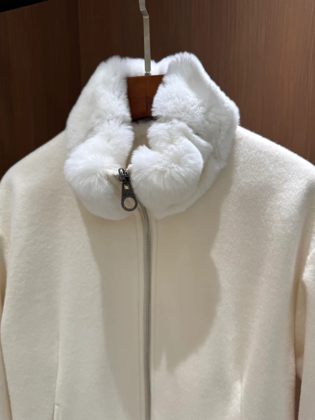 Куртки И Пуховики Женские Loro Piana 18721193