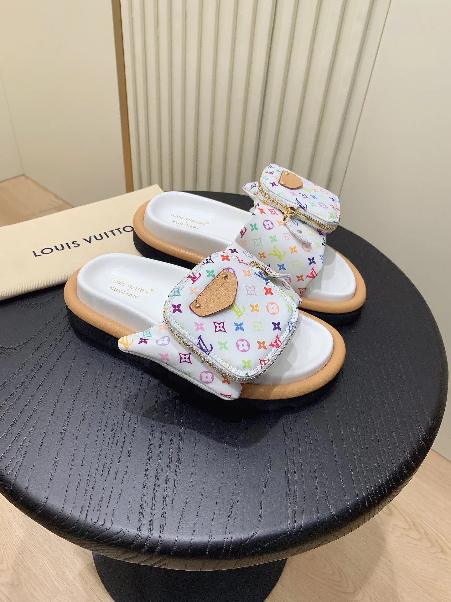 Шлепанцы Женские Louis Vuitton 1834479