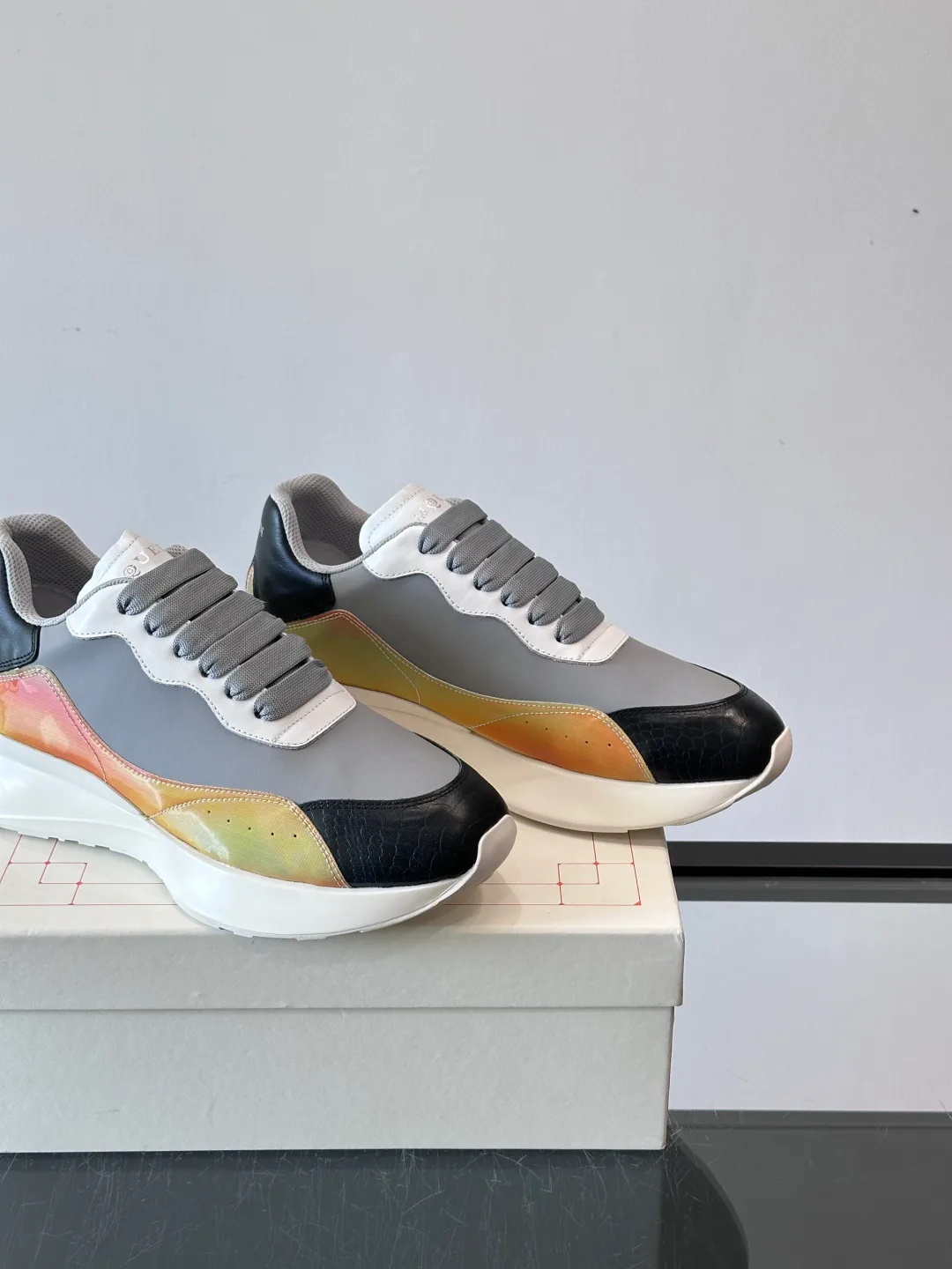 Кроссовки Женские Alexander Mcqueen 564572