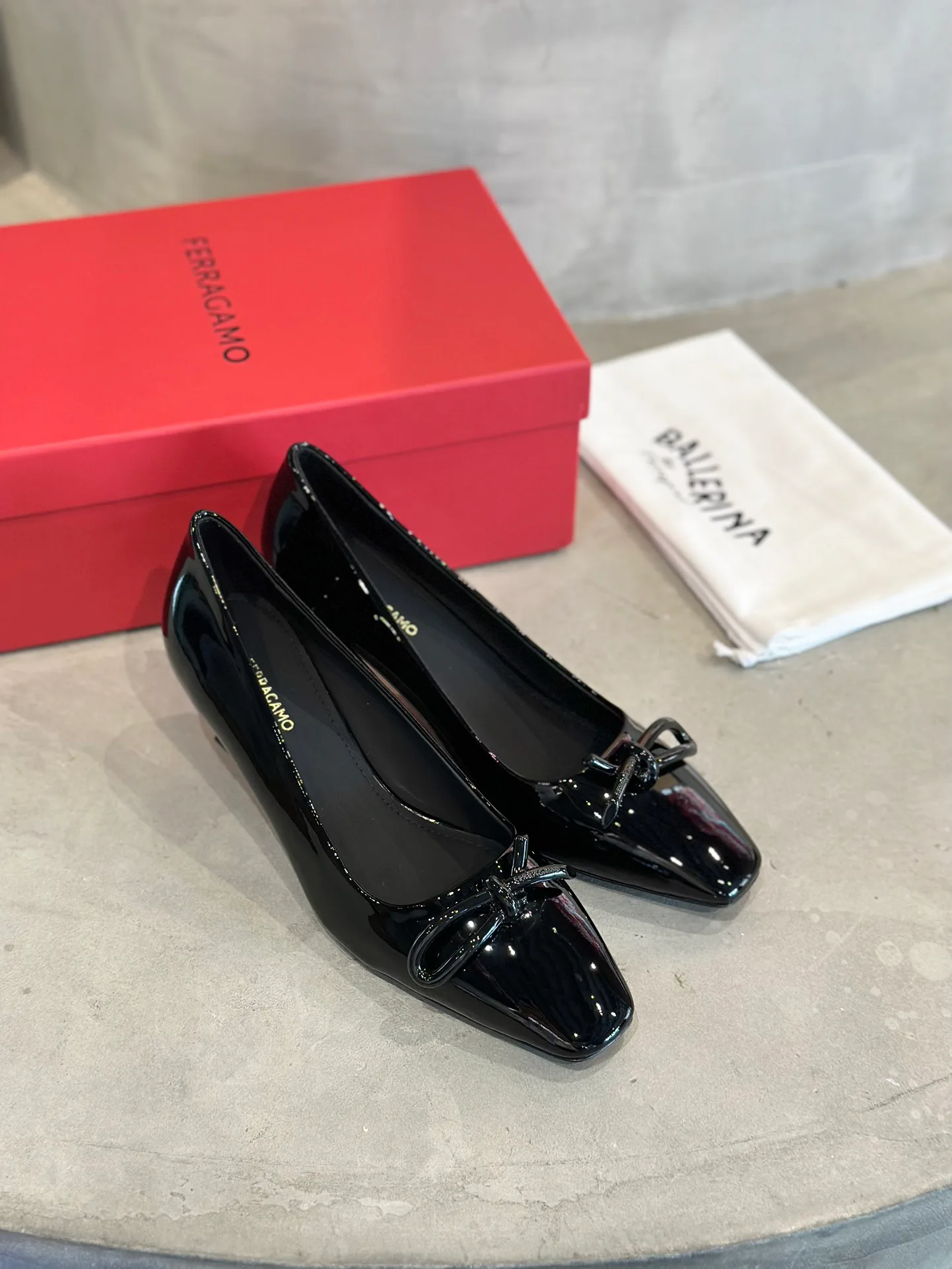 Туфли Женские Salvatore Ferragamo 18340735