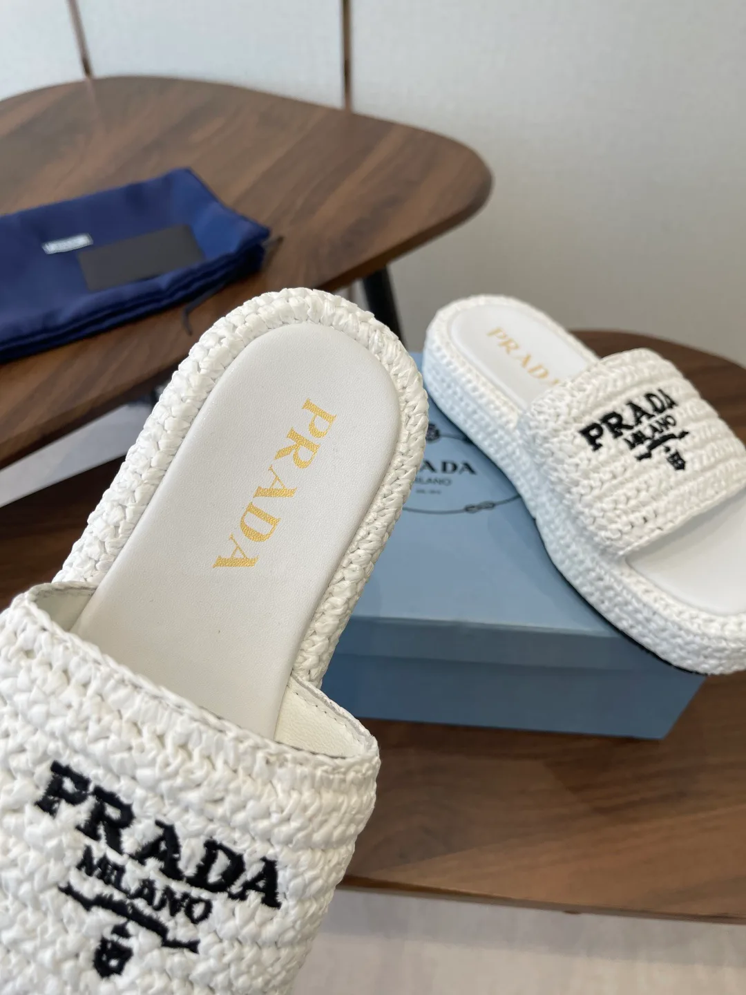 Шлепанцы Женские Prada 11484926