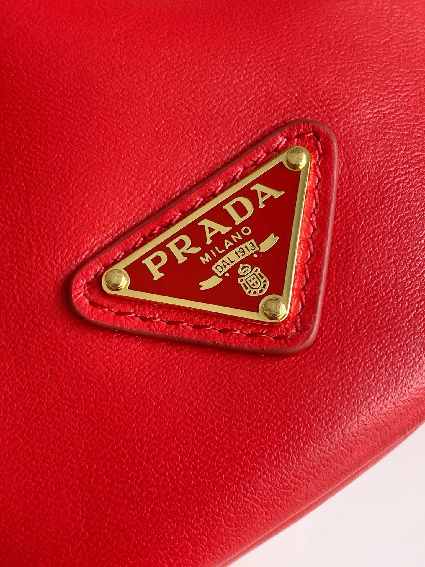 Классические Сумки Женские Prada 13368499