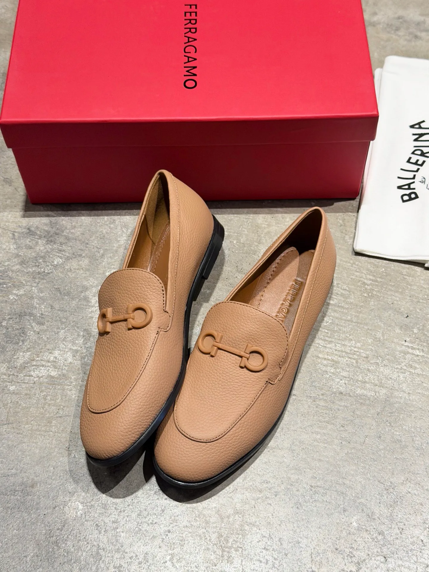 Лоферы И Мокасины Женские Salvatore Ferragamo 17642564