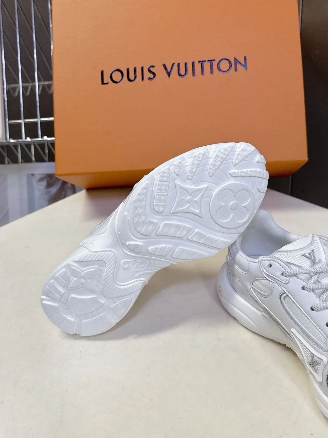 Кроссовки Женские Louis Vuitton 10455674