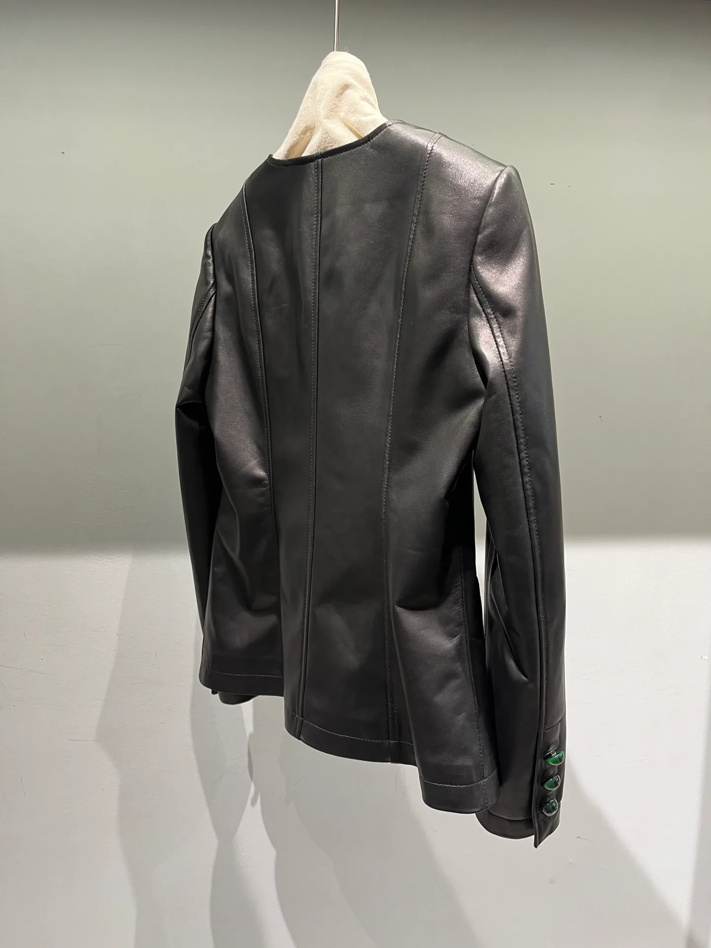 Кожаные Куртки И Дублёнки Женские Chanel 18654672
