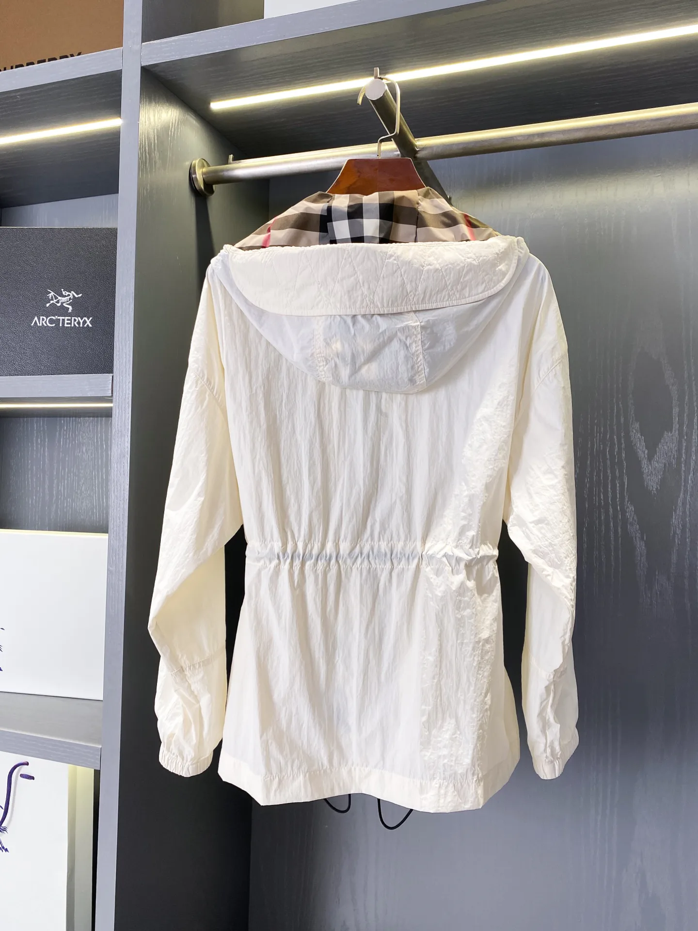 Куртки И Пуховики Женские Burberry 11672144