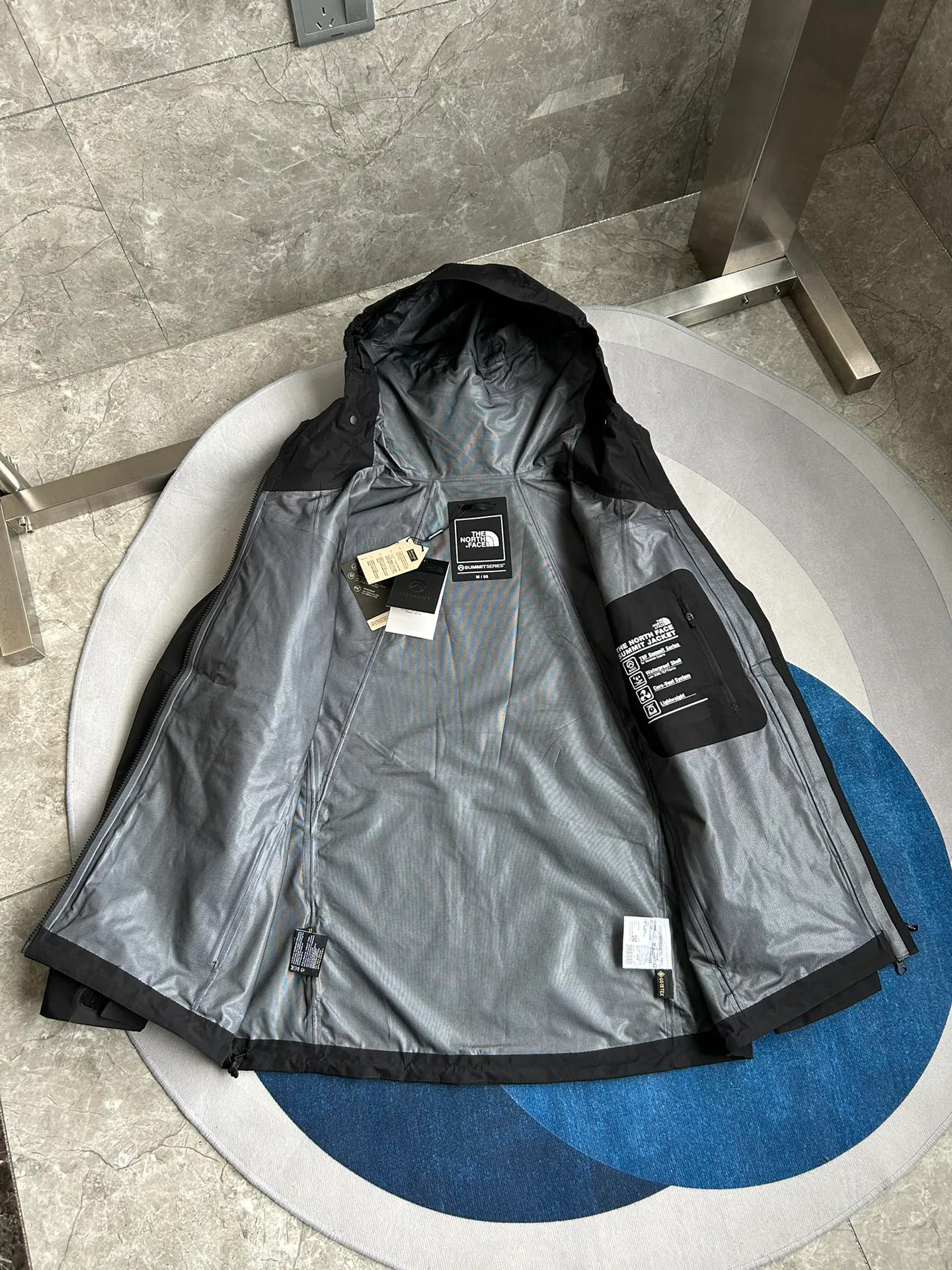 Куртки Женские The North Face Куртки Женские The North Face